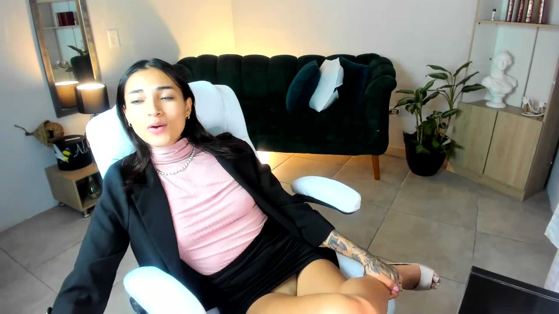 Gallery image thumbnail from Alyhfv's myfreecams stream on, 07/03/2025, 17:46 image 18 of 20