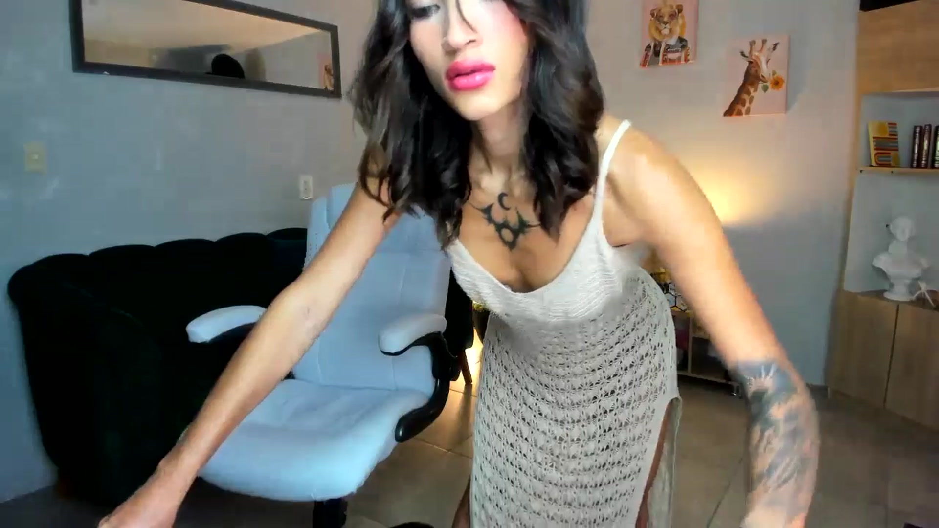 Gallery image thumbnail from Alyhfv's myfreecams stream on, 07/16/2025, 17:36 image 16 of 20