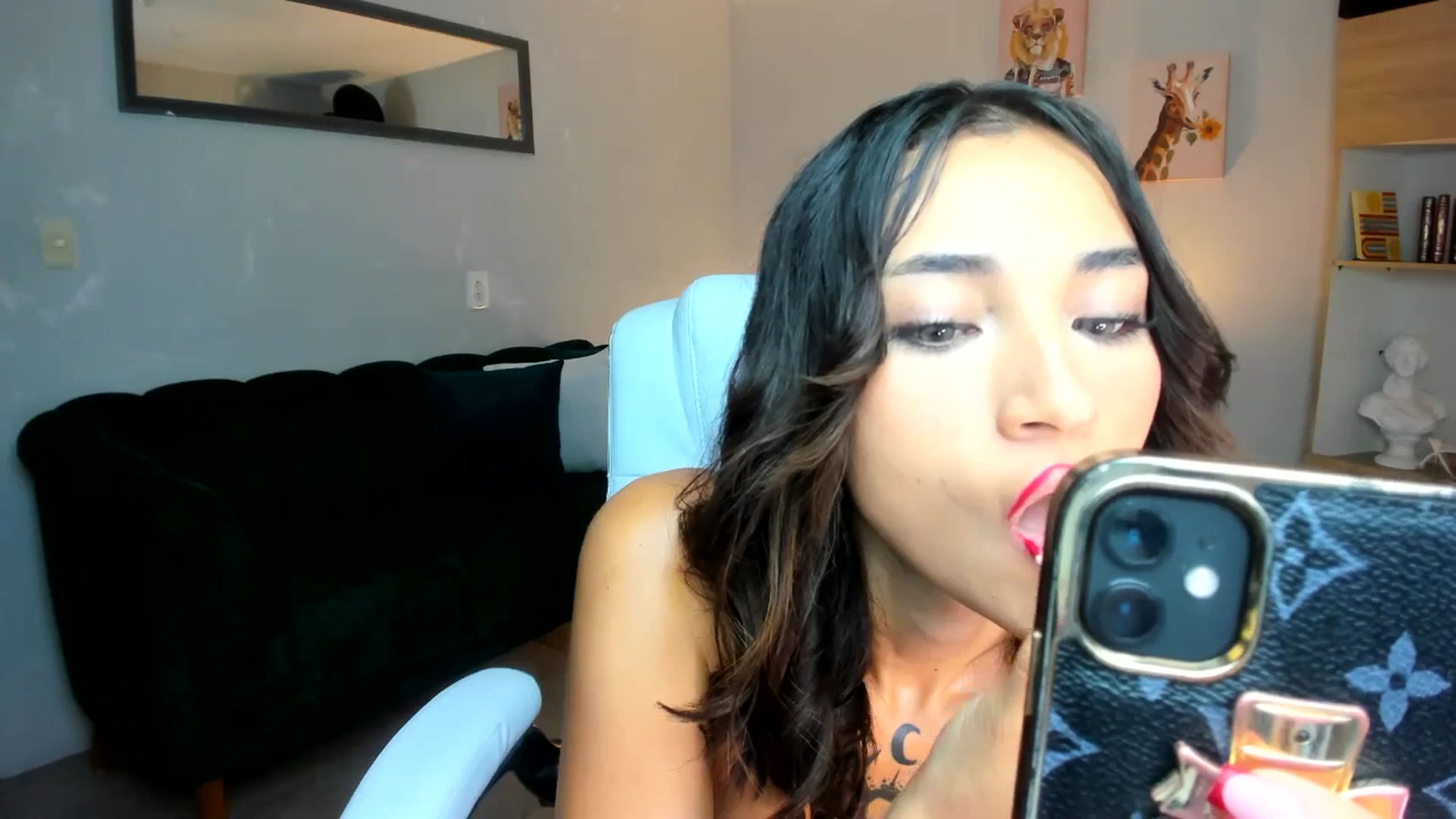 Gallery image thumbnail from Alyhfv's myfreecams stream on, 07/16/2025, 17:36 image 10 of 20