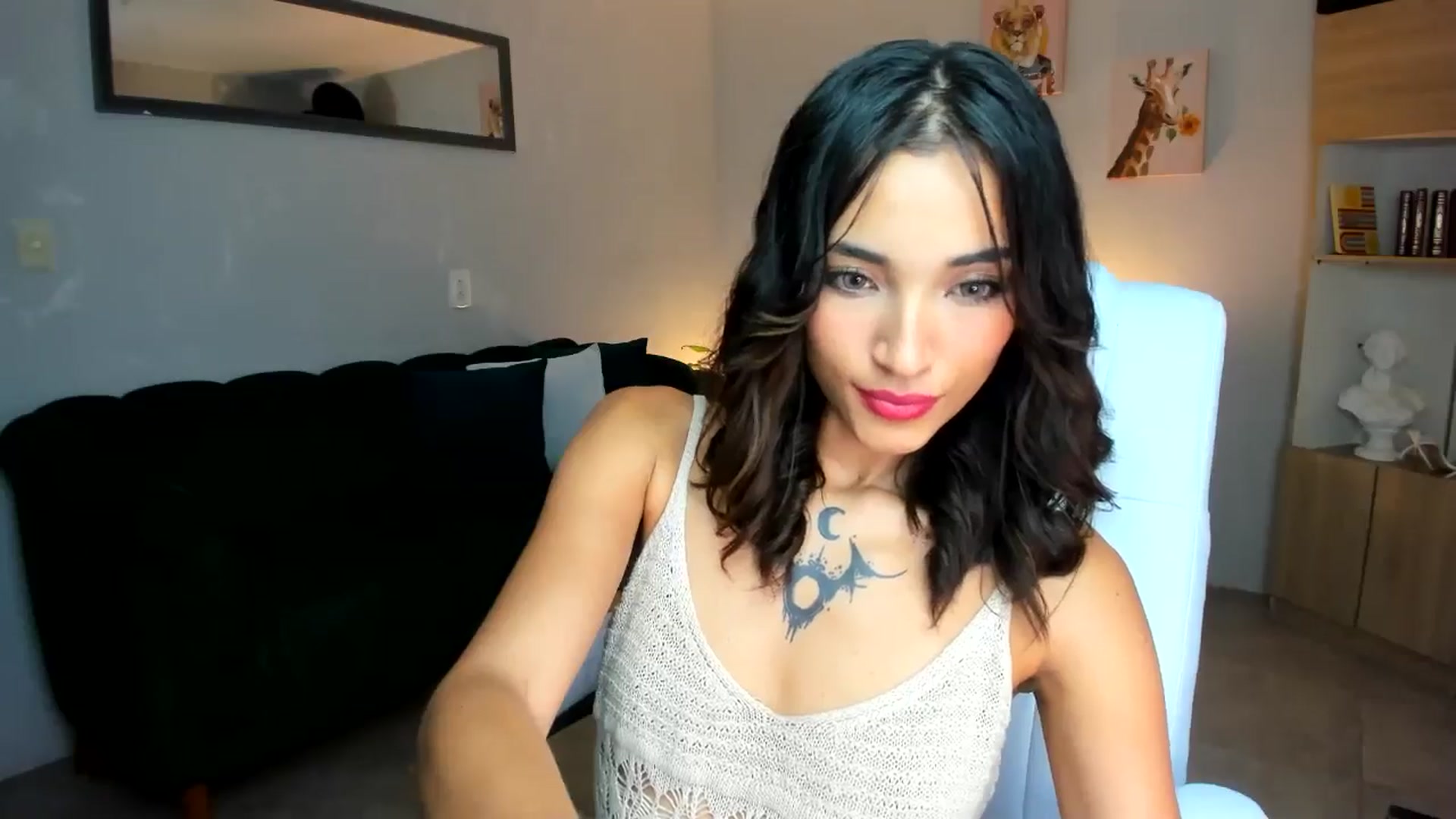 Gallery image thumbnail from Alyhfv's myfreecams stream on, 07/16/2025, 17:36 image 18 of 20
