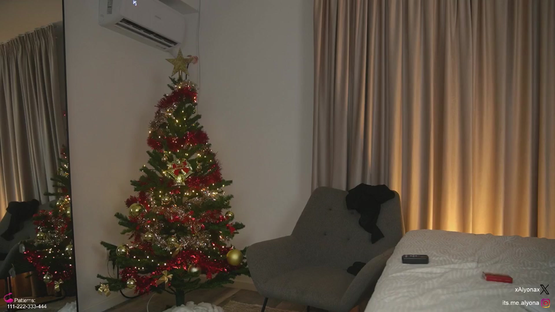 Gallery image thumbnail from AlyonaQueenX's myfreecams stream on, 12/24/2025, 03:56 image 11 of 20