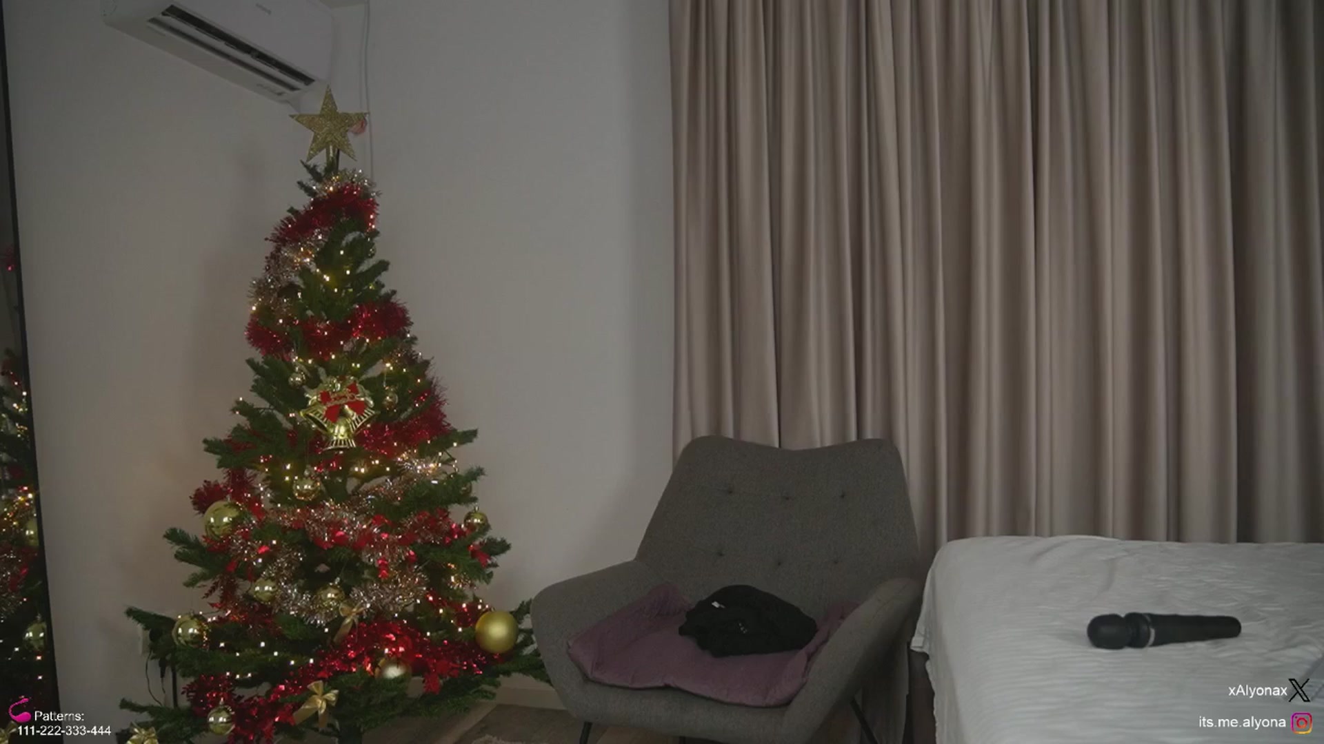 Gallery image thumbnail from AlyonaQueenX's myfreecams stream on, 12/28/2025, 21:51 image 13 of 20
