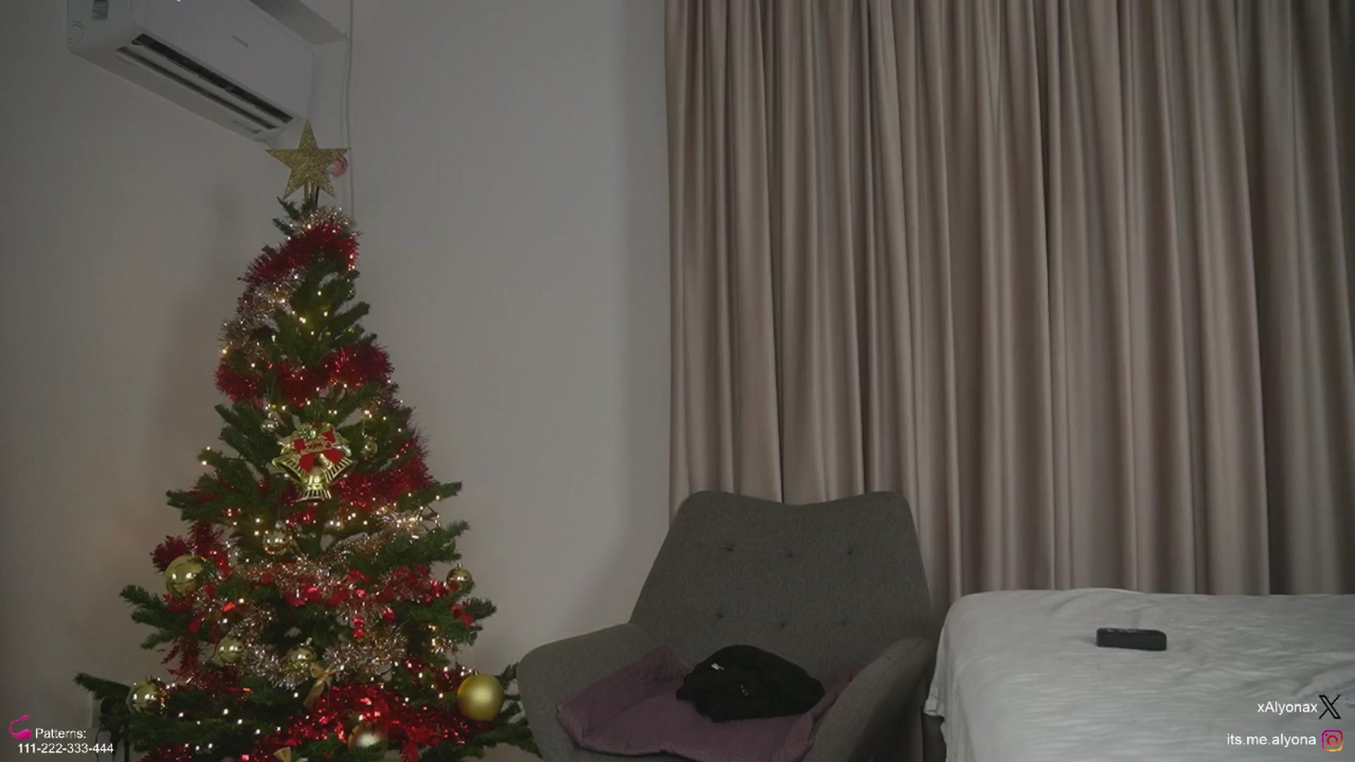 Gallery image thumbnail from AlyonaQueenX's myfreecams stream on, 12/28/2025, 21:51 image 15 of 20