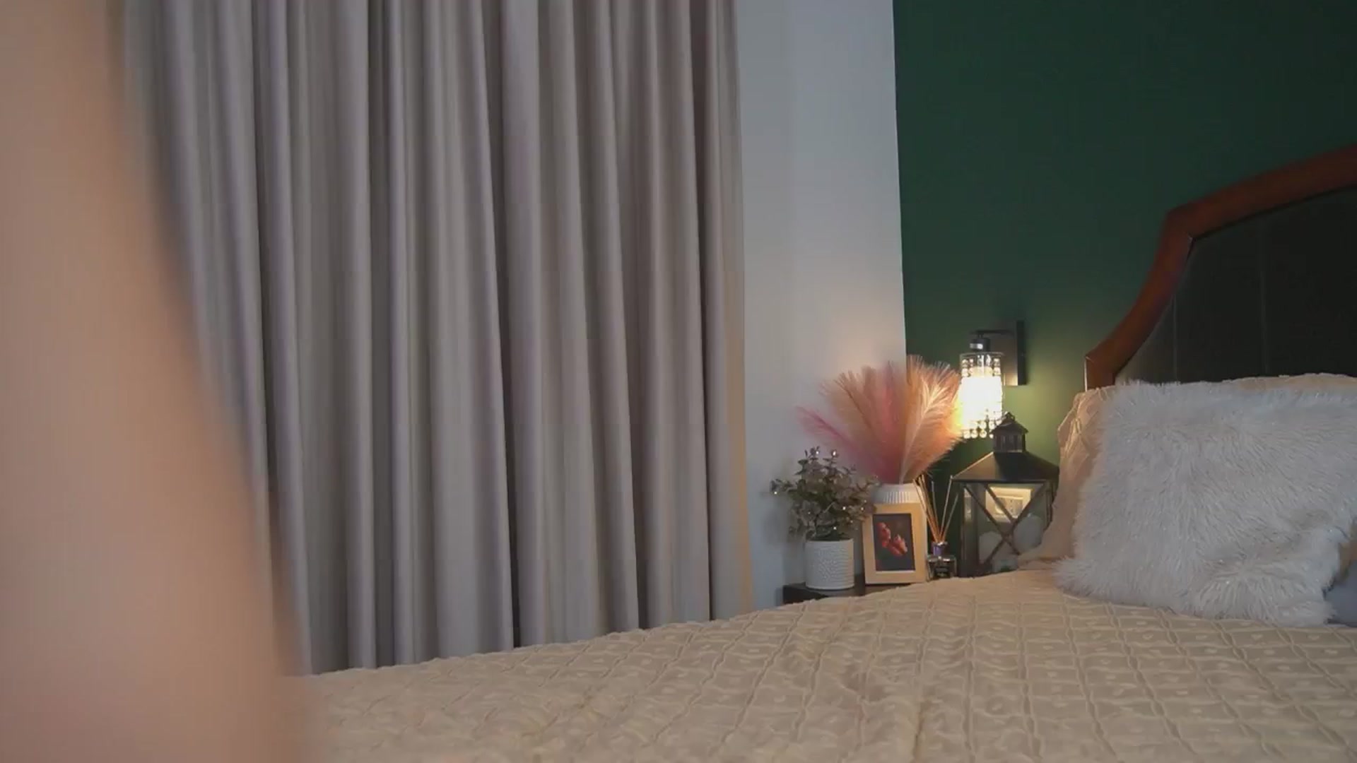 Gallery image thumbnail from AlyonaQueenX's myfreecams stream on, 01/28/2026, 02:00 image 14 of 20