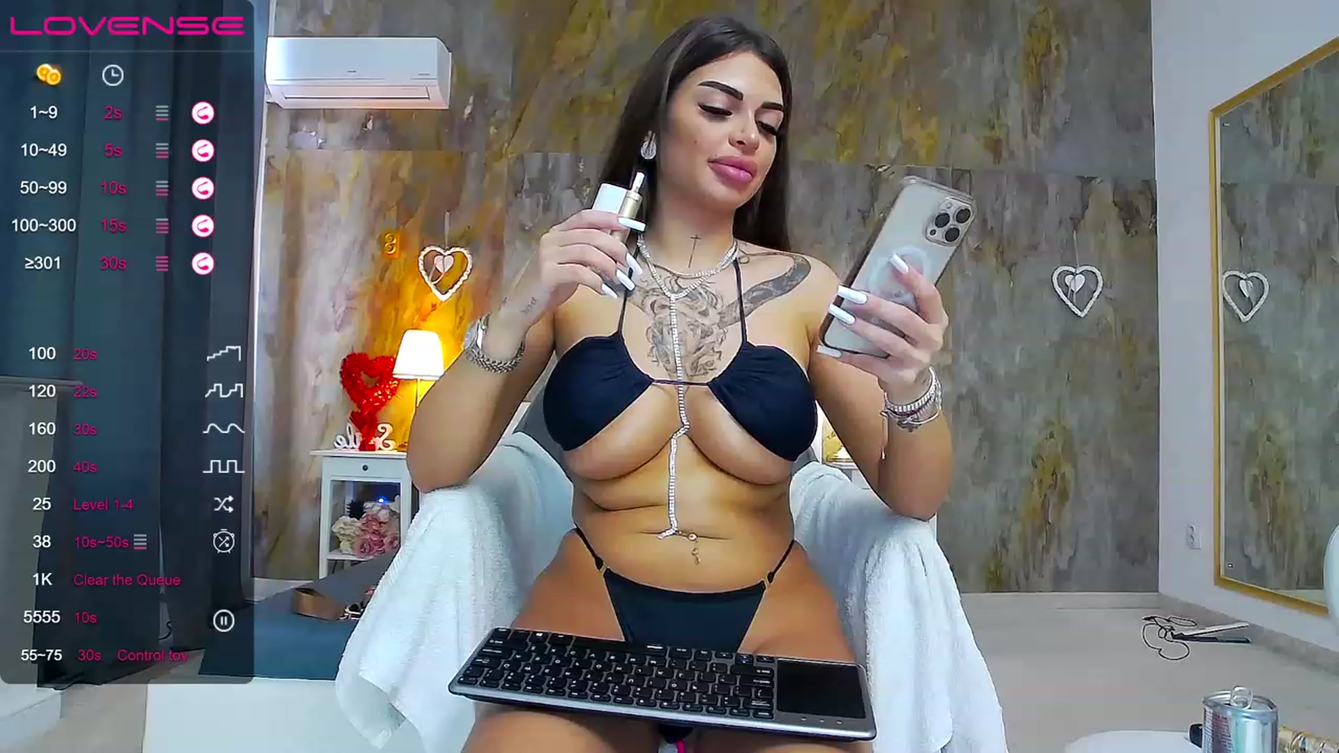 Gallery image thumbnail from AlysaDiamond's myfreecams stream on, 05/03/2023, 12:01 image 18 of 20