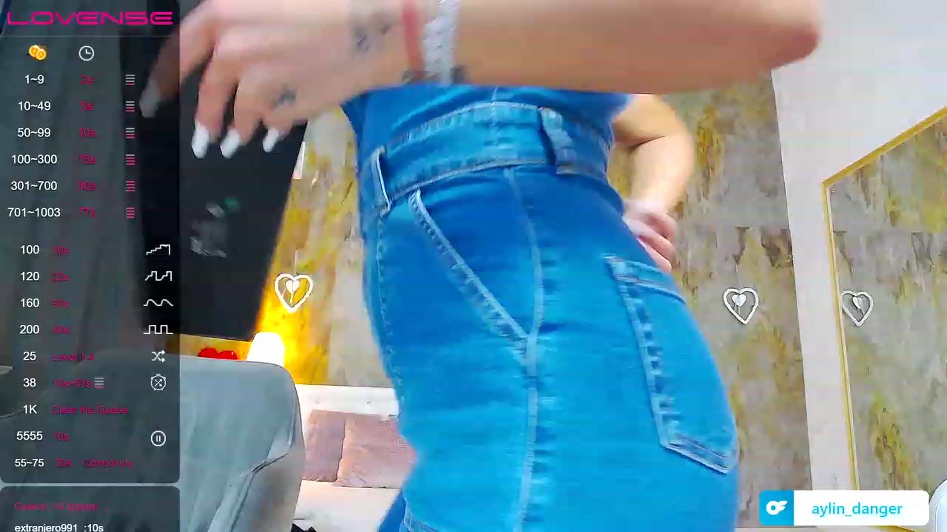 Gallery image thumbnail from AlysaDiamond's myfreecams stream on, 05/13/2023, 18:53 image 9 of 20