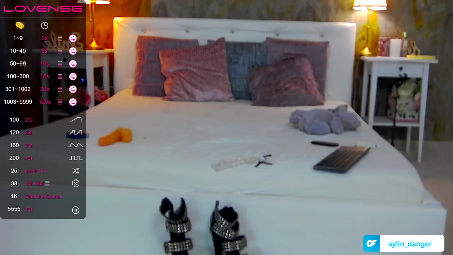Gallery image thumbnail from AlysaDiamond's myfreecams stream on, 05/21/2023, 10:53 image 3 of 20