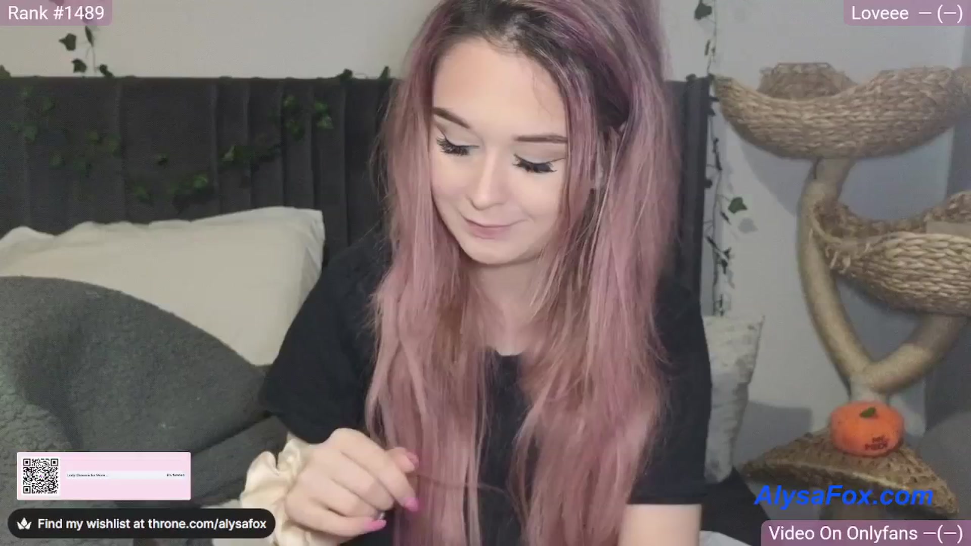 Gallery image thumbnail from AlysaFoxUK's myfreecams stream on, 03/25/2025, 23:34 image 9 of 20