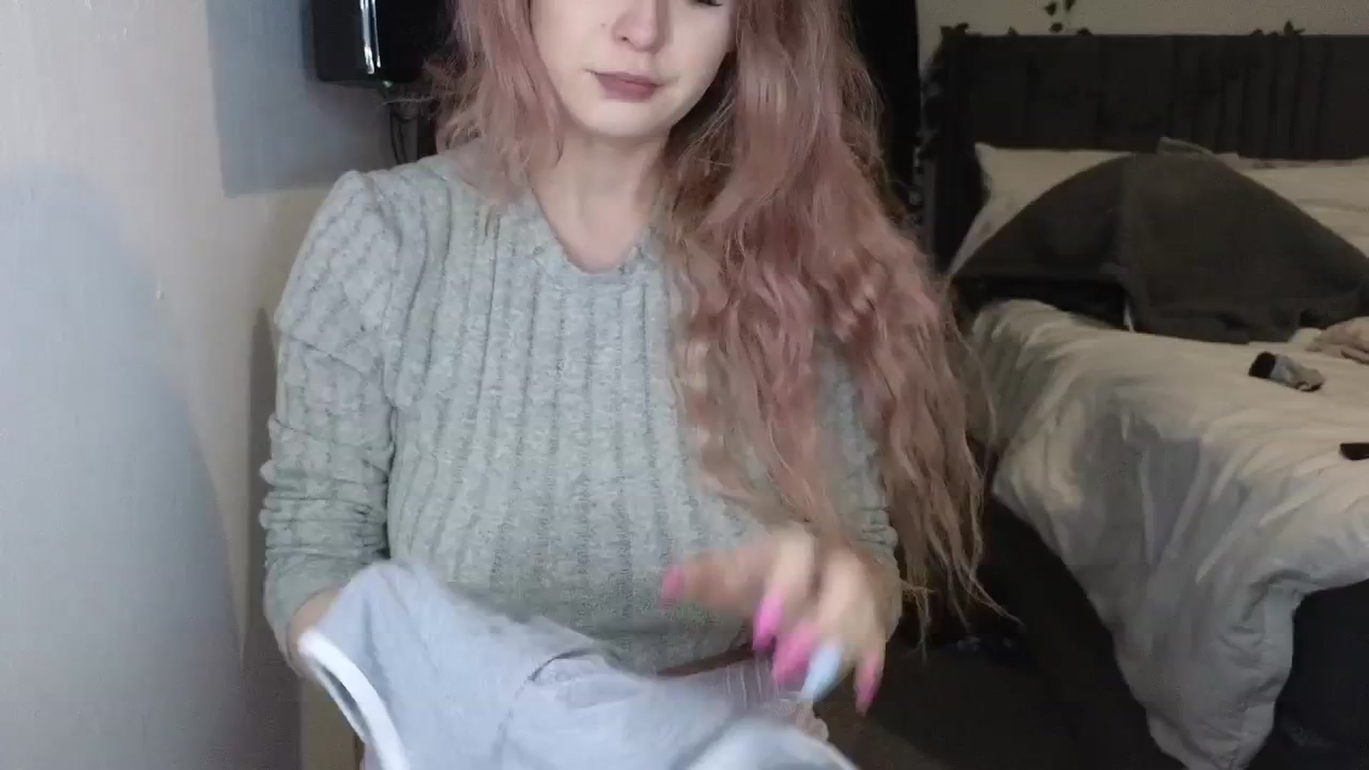 Gallery image thumbnail from AlysaFoxUK's myfreecams stream on, 04/02/2025, 21:36 image 7 of 20