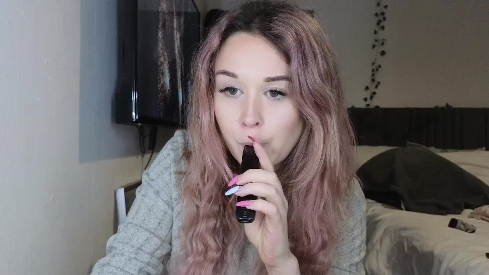 Gallery image thumbnail from AlysaFoxUK's myfreecams stream on, 04/02/2025, 21:36 image 10 of 20