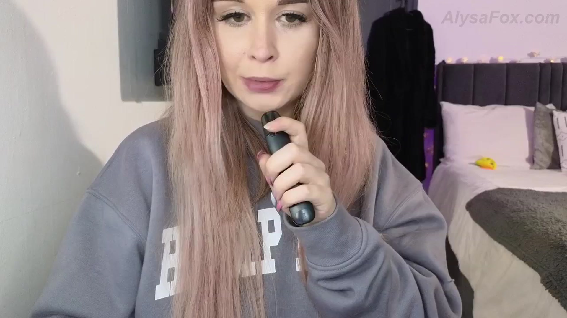 Gallery image thumbnail from AlysaFoxUK's myfreecams stream on, 04/08/2025, 23:23 image 19 of 20