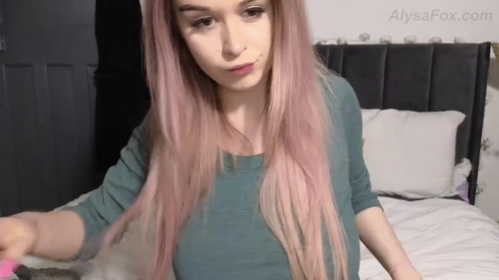 Gallery image thumbnail from AlysaFoxUK's myfreecams stream on, 04/09/2025, 22:24 image 10 of 20