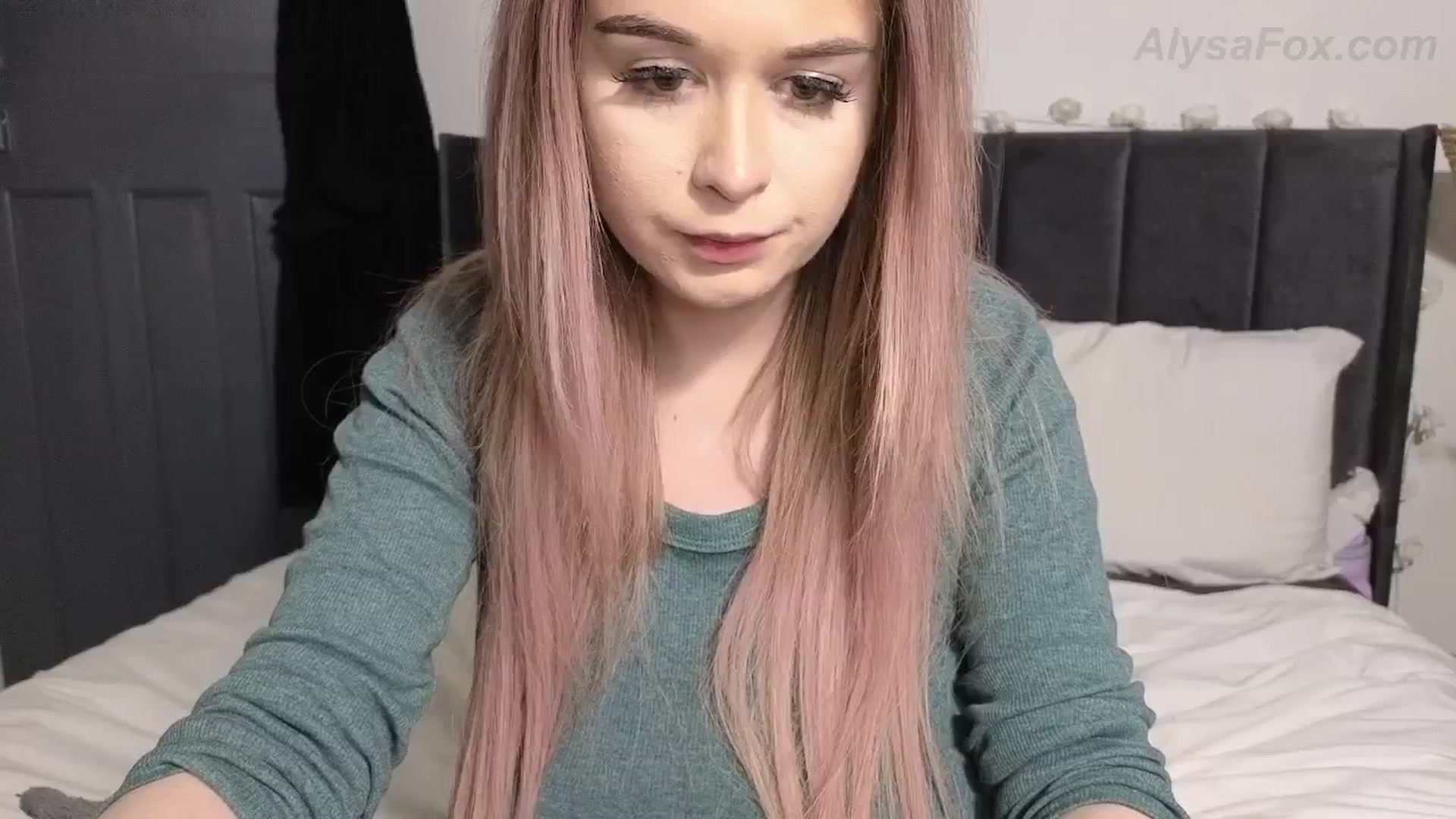 Gallery image thumbnail from AlysaFoxUK's myfreecams stream on, 04/09/2025, 22:24 image 12 of 20