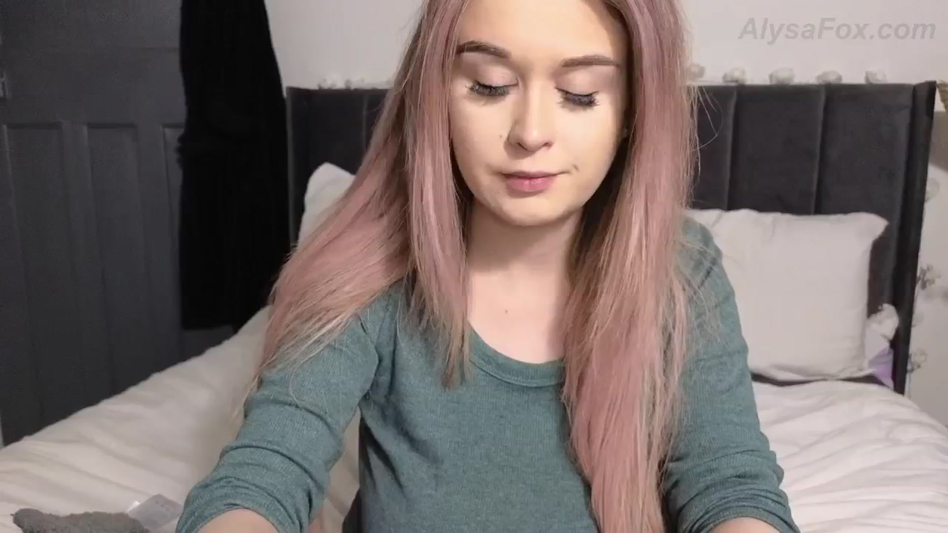 Gallery image thumbnail from AlysaFoxUK's myfreecams stream on, 04/09/2025, 22:24 image 6 of 20
