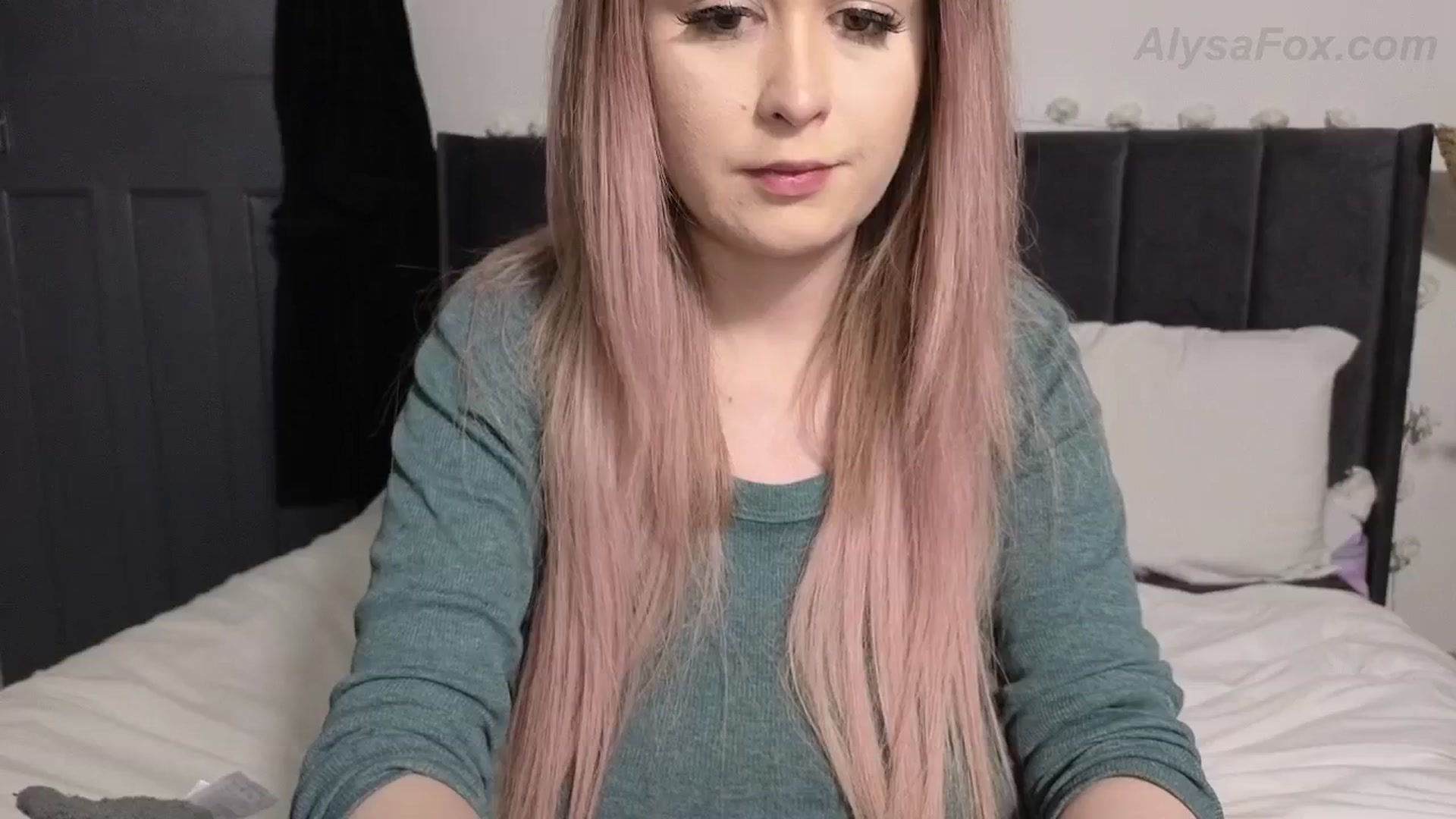 Gallery image thumbnail from AlysaFoxUK's myfreecams stream on, 04/09/2025, 22:24 image 16 of 20