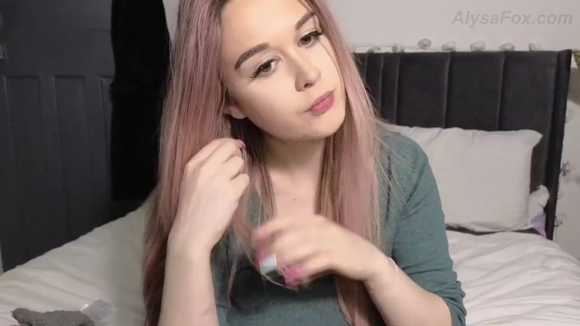 Gallery image thumbnail from AlysaFoxUK's myfreecams stream on, 04/09/2025, 22:24 image 8 of 20