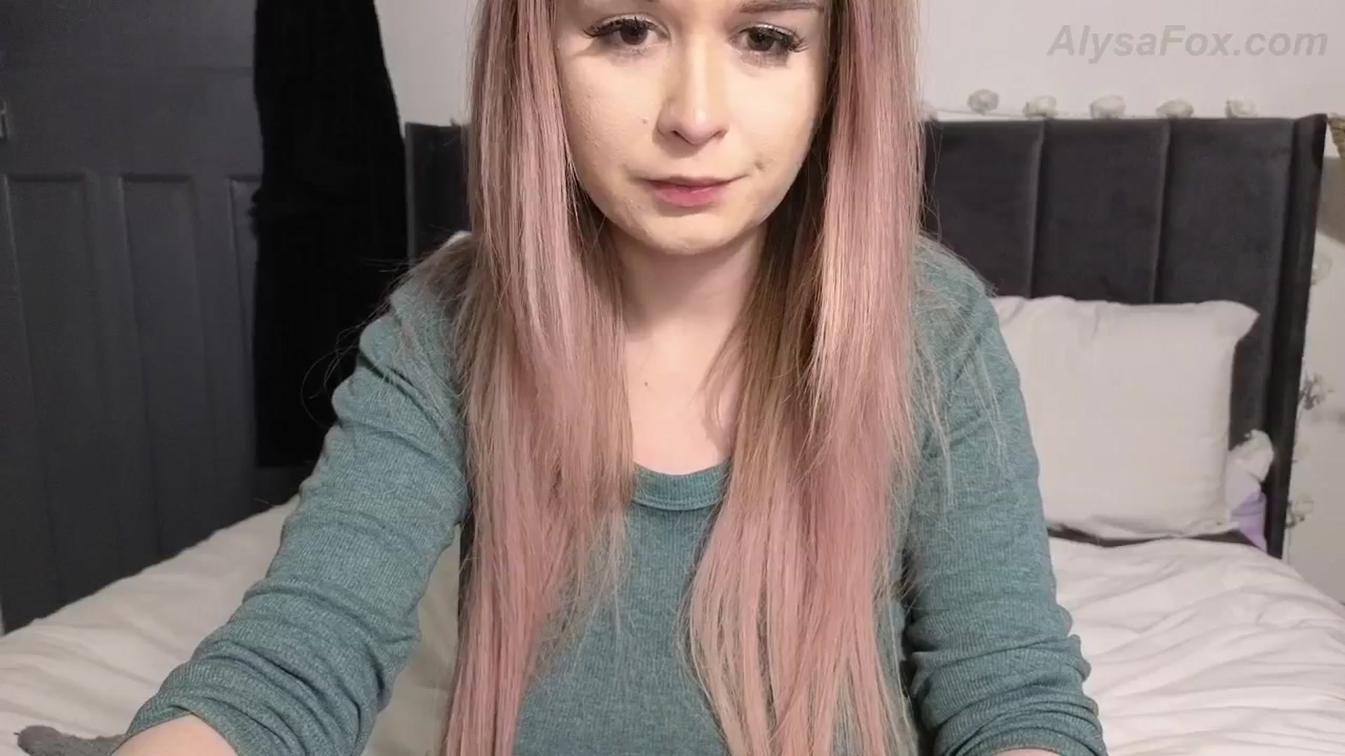 Gallery image thumbnail from AlysaFoxUK's myfreecams stream on, 04/09/2025, 22:24 image 14 of 20