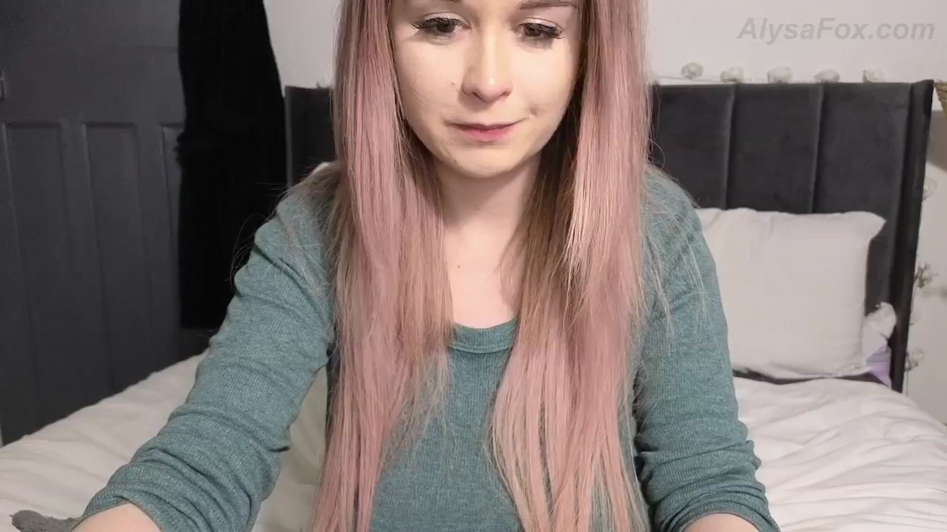 Gallery image thumbnail from AlysaFoxUK's myfreecams stream on, 04/09/2025, 22:24 image 15 of 20
