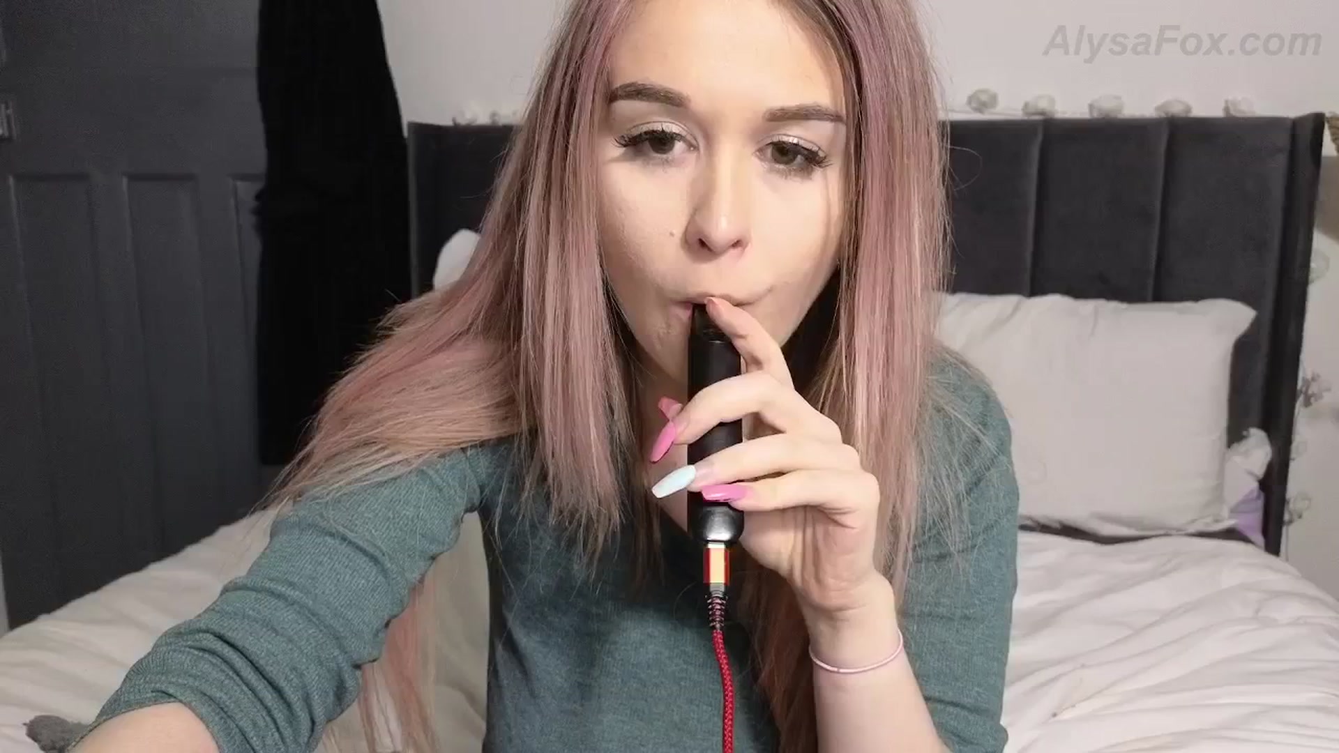 Gallery image thumbnail from AlysaFoxUK's myfreecams stream on, 04/09/2025, 22:24 image 7 of 20