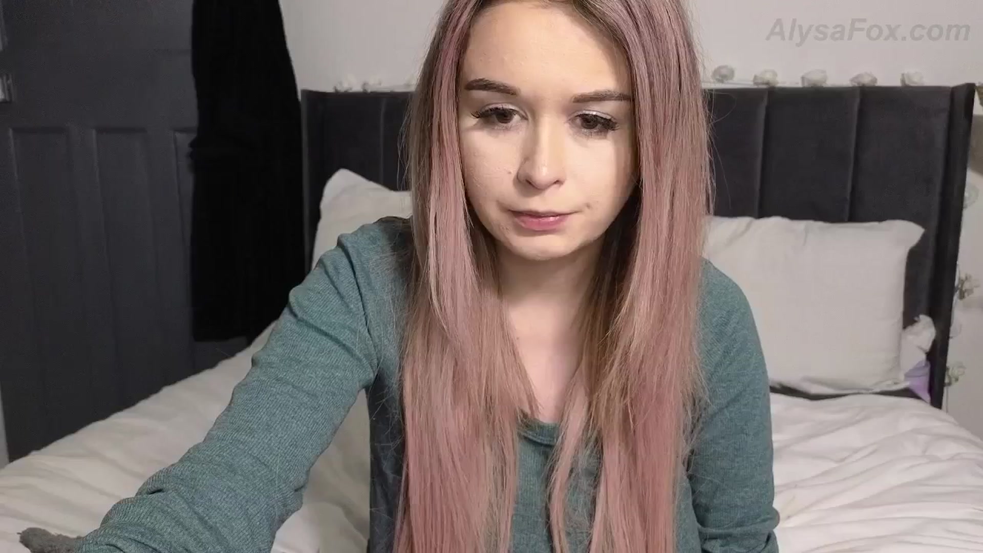 Gallery image thumbnail from AlysaFoxUK's myfreecams stream on, 04/09/2025, 22:53 image 1 of 20