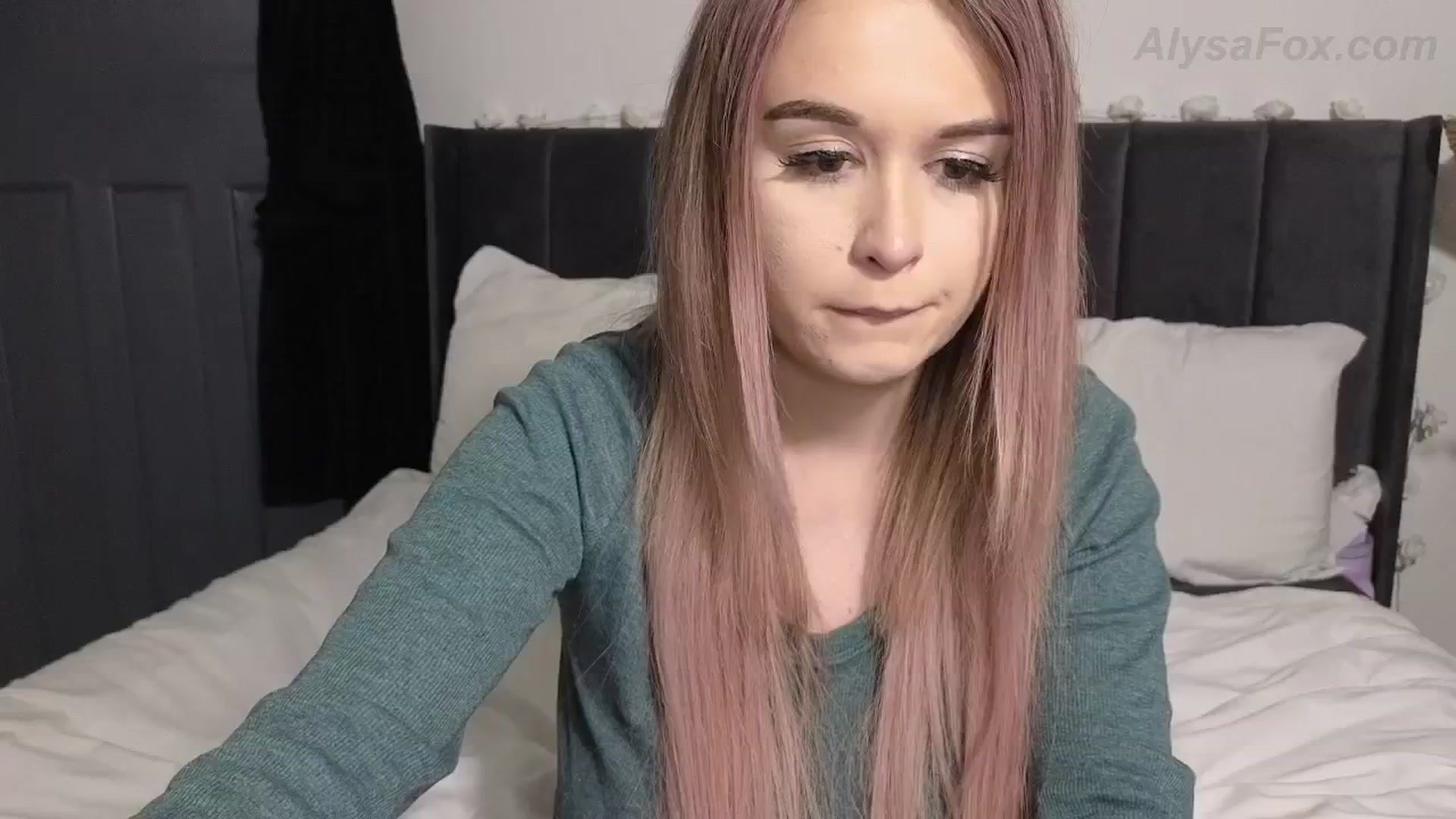 Gallery image thumbnail from AlysaFoxUK's myfreecams stream on, 04/09/2025, 22:53 image 15 of 20