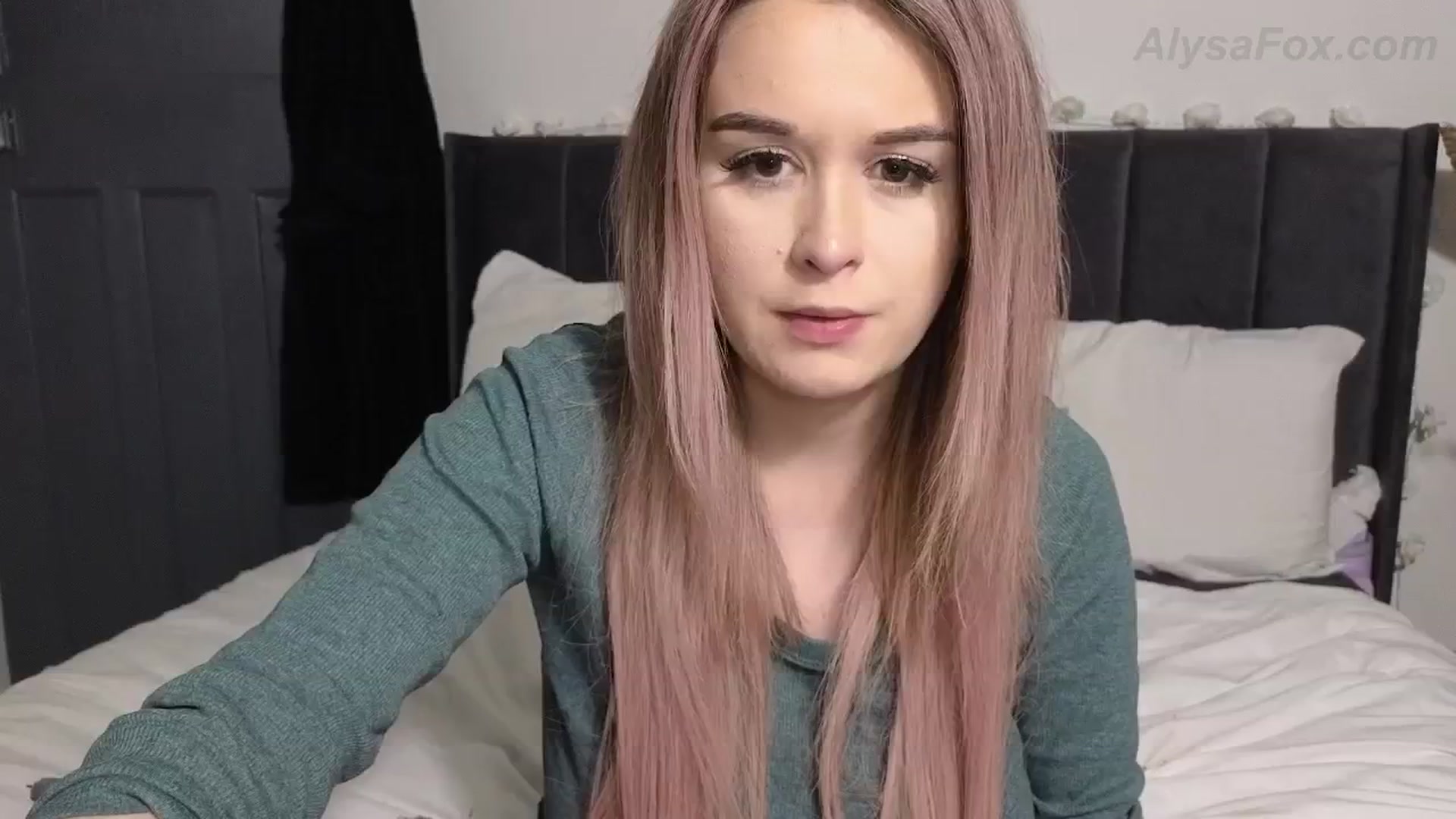 Gallery image thumbnail from AlysaFoxUK's myfreecams stream on, 04/09/2025, 22:53 image 2 of 20