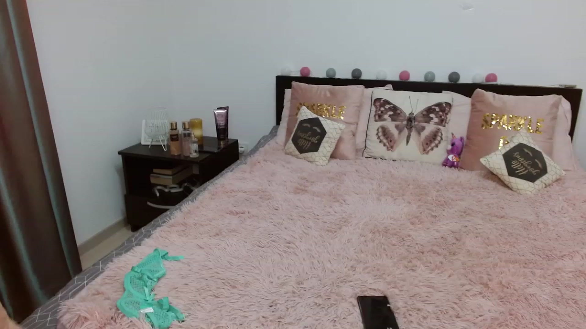 Gallery image thumbnail from AlysonBaby's myfreecams stream on, 02/06/2023, 02:27 image 6 of 20