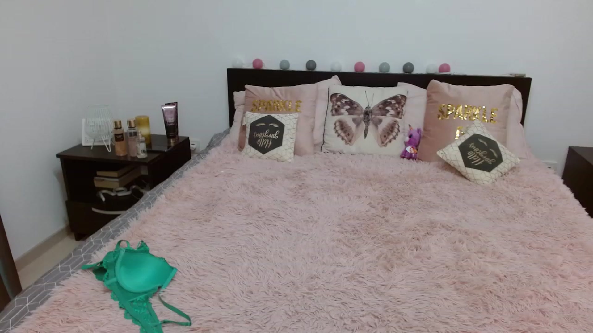 Gallery image thumbnail from AlysonBaby's myfreecams stream on, 02/07/2023, 01:07 image 5 of 20