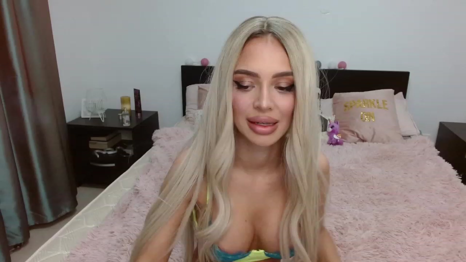 Gallery image thumbnail from AlysonBaby's myfreecams stream on, 05/03/2023, 23:04 image 3 of 20