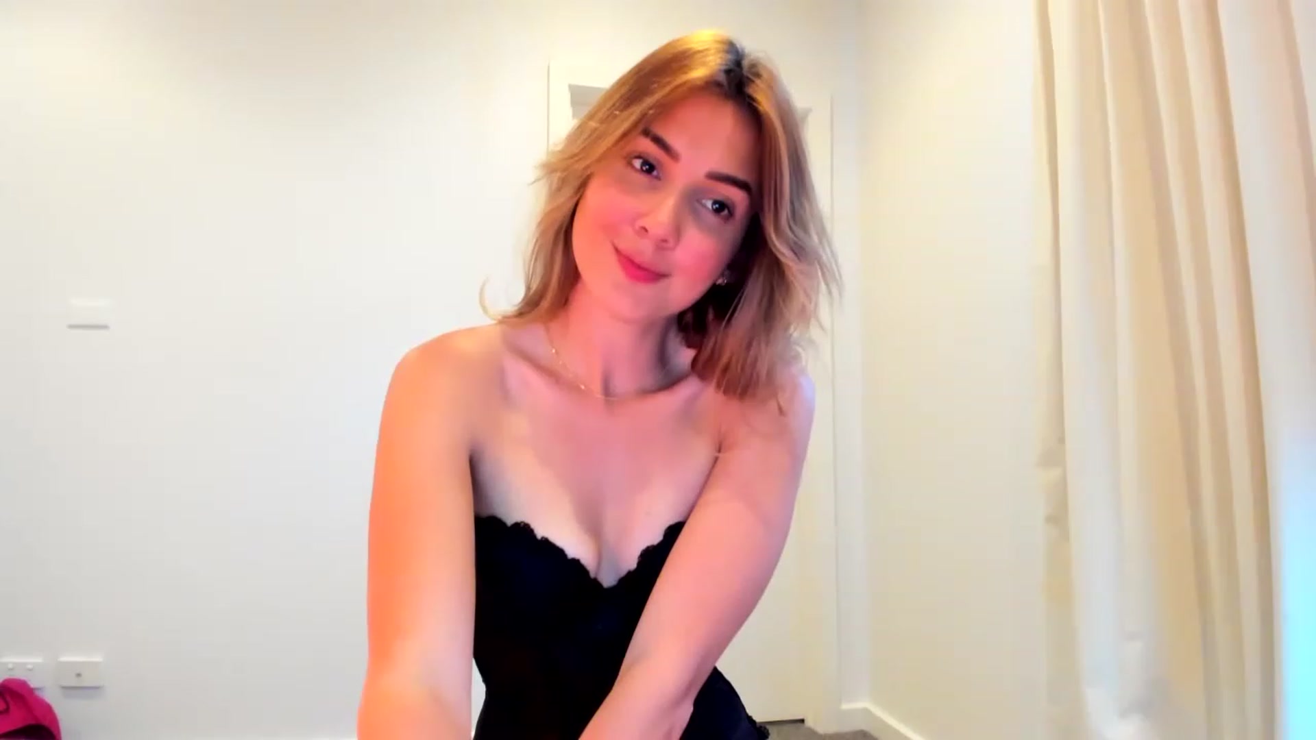 Gallery image thumbnail from Alysonluvv's myfreecams stream on, 03/15/2023, 08:18 image 16 of 20