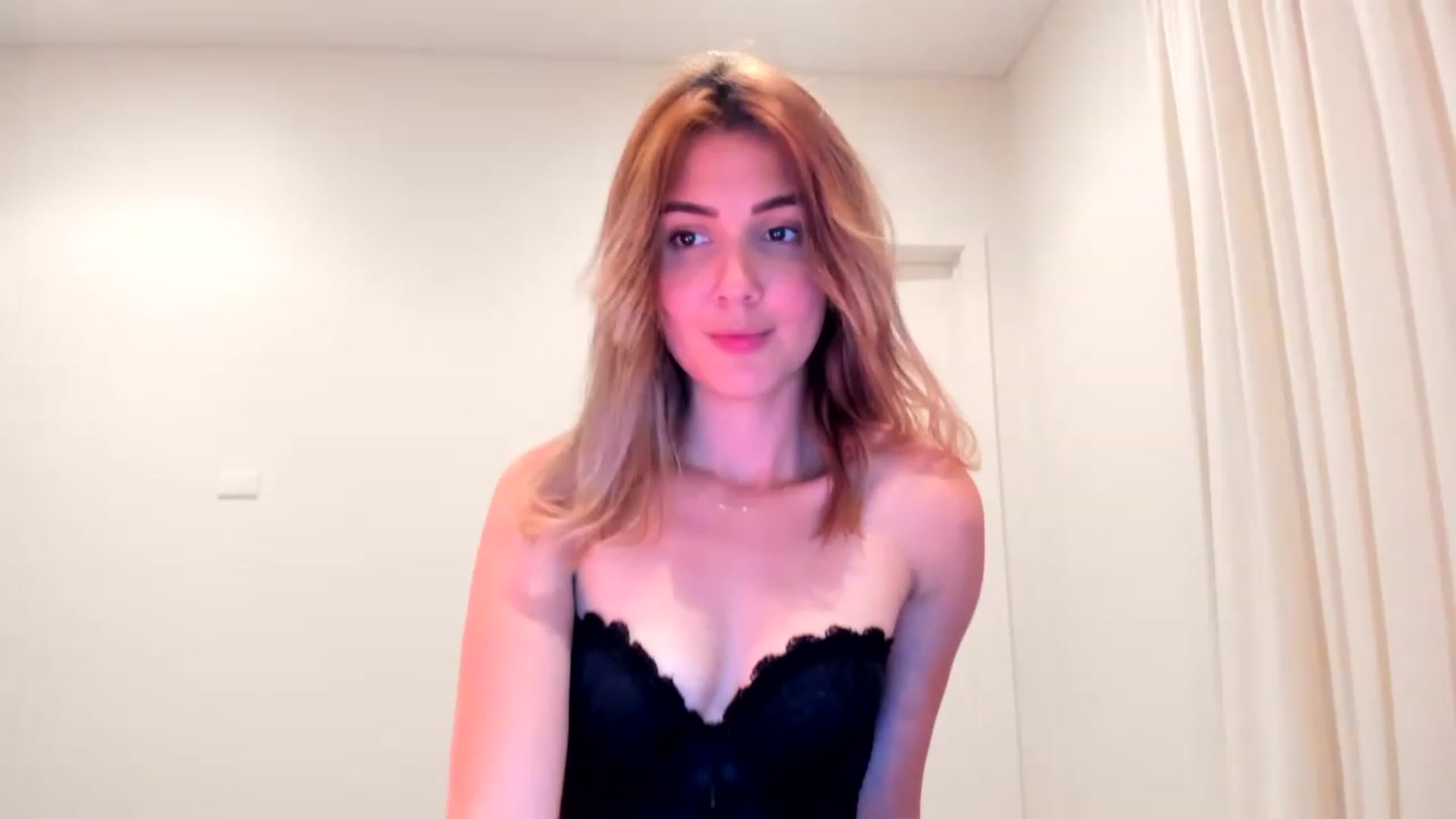 Gallery image thumbnail from Alysonluvv's myfreecams stream on, 03/15/2023, 09:36 image 6 of 20