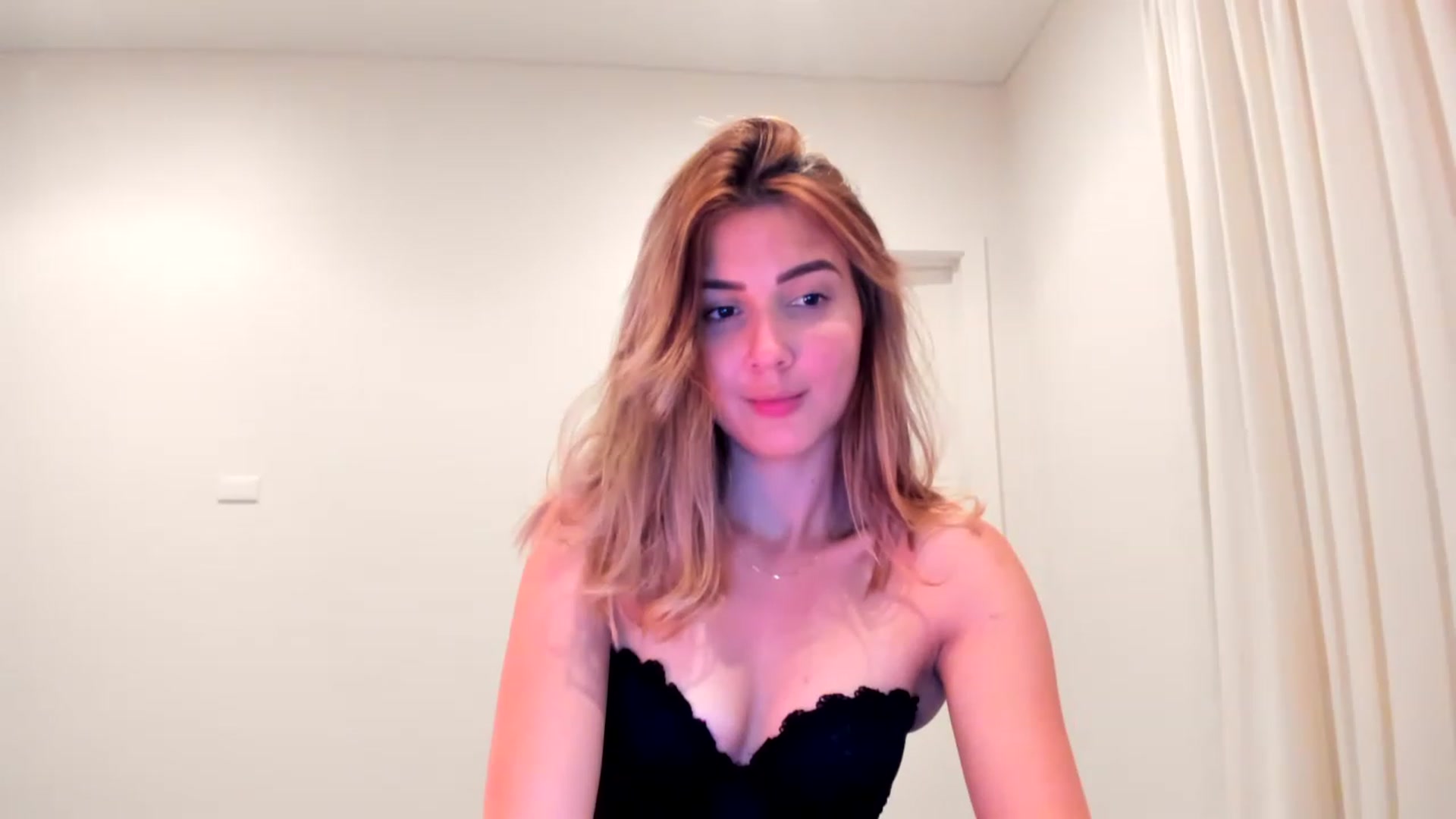 Gallery image thumbnail from Alysonluvv's myfreecams stream on, 03/15/2023, 09:36 image 4 of 20