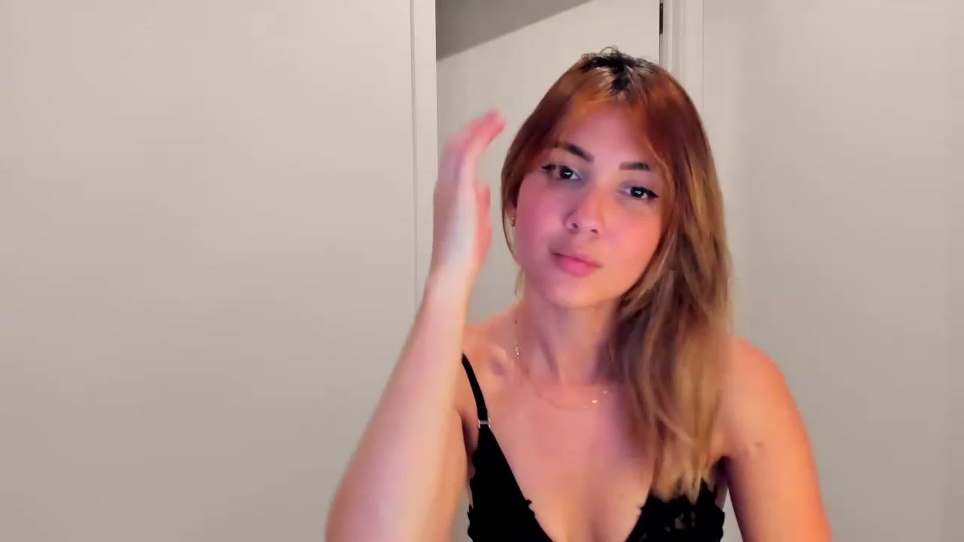 Gallery image thumbnail from Alysonluvv's myfreecams stream on, 03/17/2023, 10:34 image 8 of 20