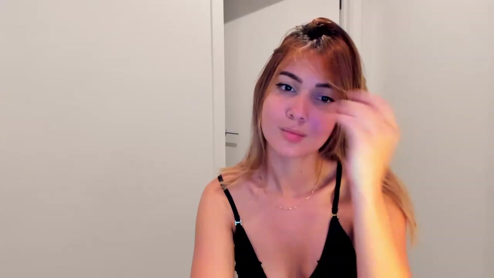 Gallery image thumbnail from Alysonluvv's myfreecams stream on, 03/17/2023, 10:34 image 9 of 20