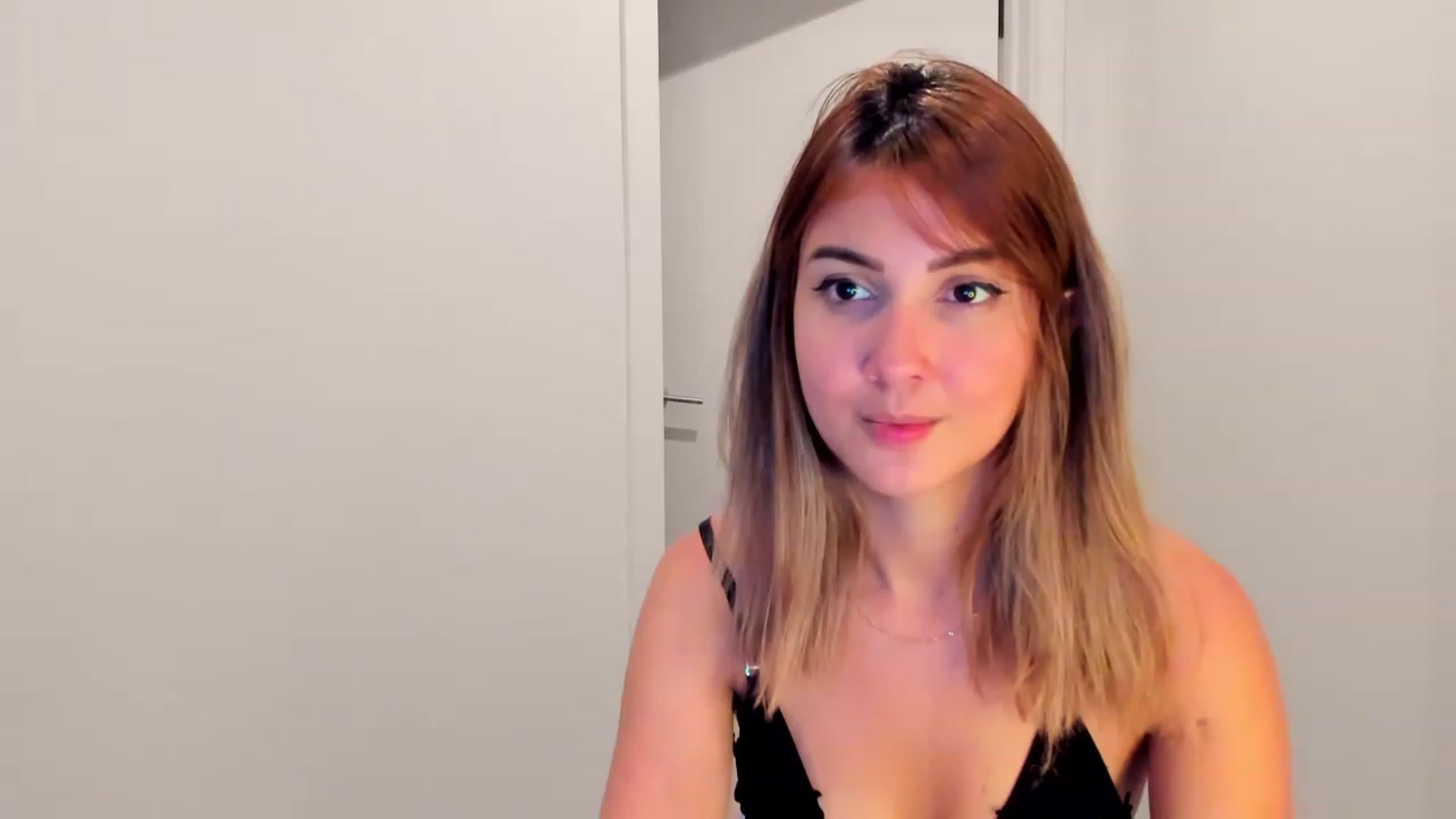 Gallery image thumbnail from Alysonluvv's myfreecams stream on, 03/17/2023, 10:34 image 11 of 20
