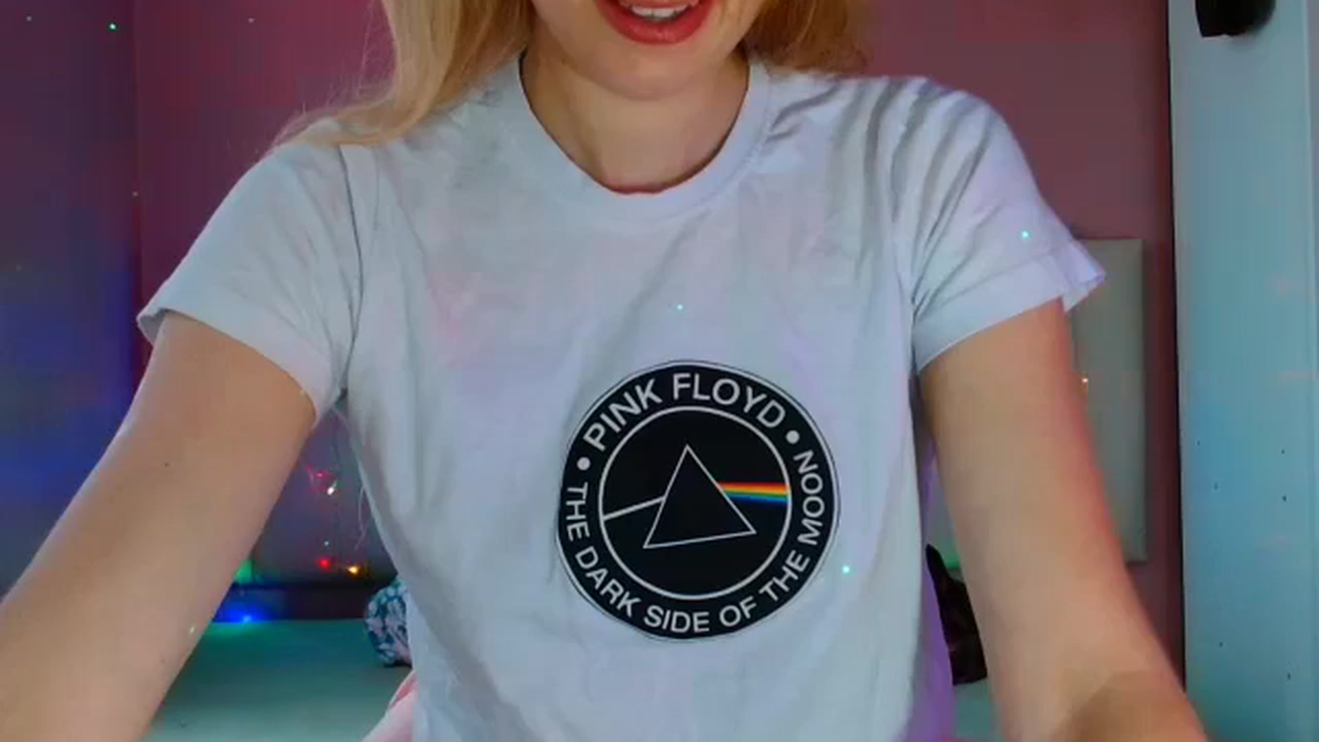 Gallery image thumbnail from Alyss_B's myfreecams stream on, 04/01/2025, 13:26 image 15 of 20
