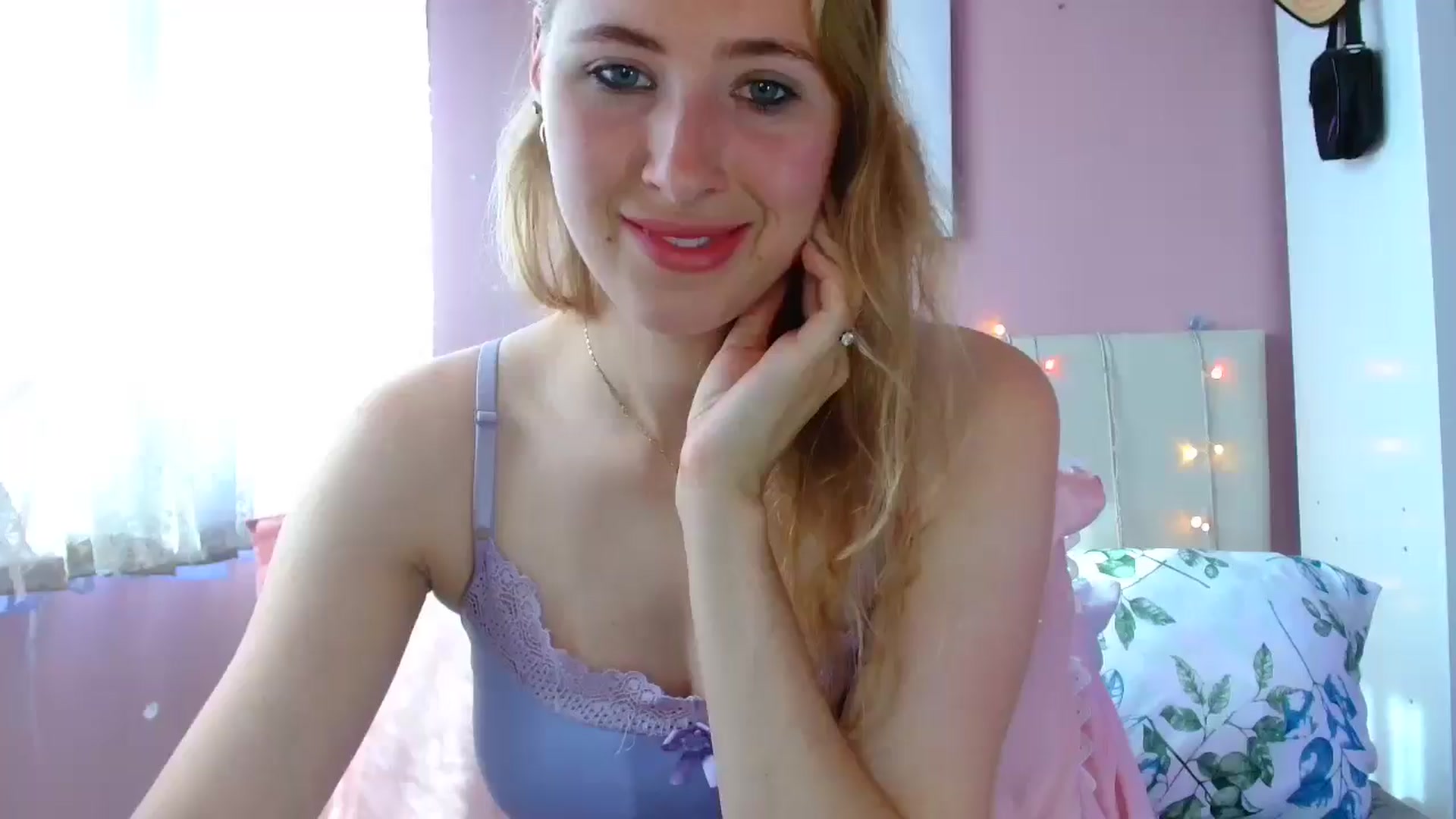 Gallery image thumbnail from Alyss_B's myfreecams stream on, 04/02/2025, 12:39 image 4 of 20