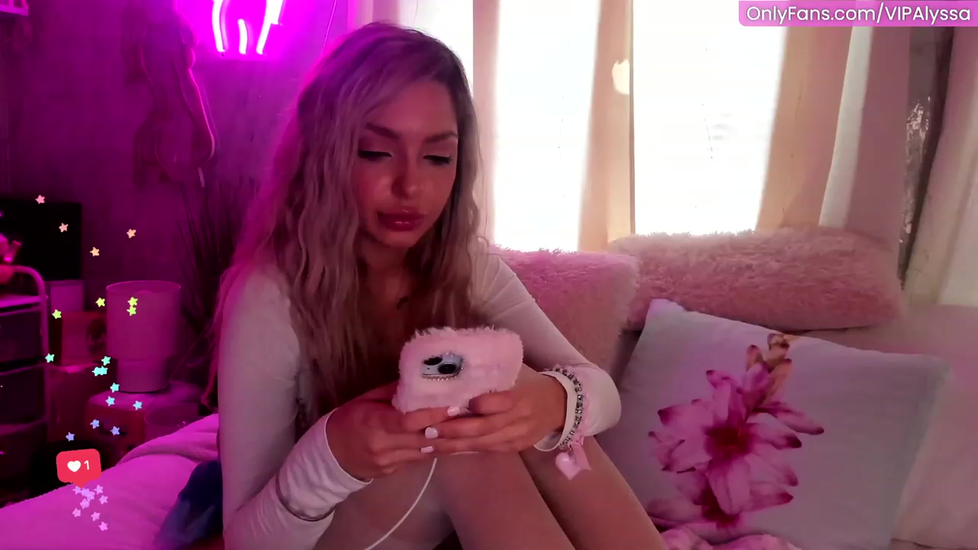 Gallery image thumbnail from Alyssa's myfreecams stream on, 01/17/2023, 19:37 image 9 of 20