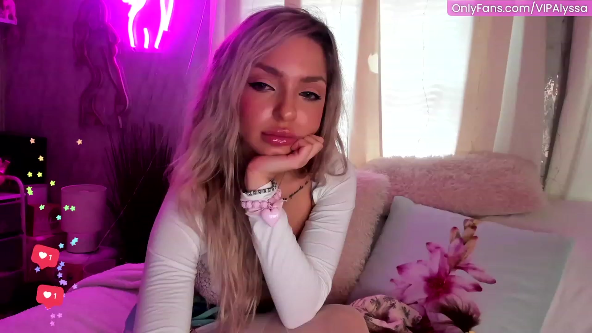 Gallery image thumbnail from Alyssa's myfreecams stream on, 01/17/2023, 19:37 image 10 of 20