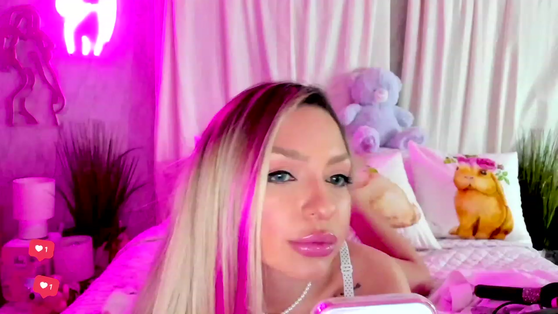Gallery image thumbnail from Alyssa's myfreecams stream on, 03/29/2023, 07:35 image 10 of 20