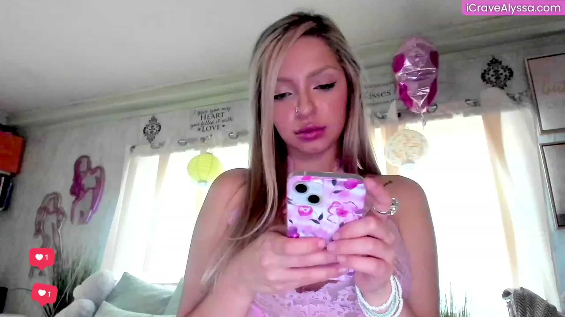 Gallery image thumbnail from Alyssa's myfreecams stream on, 06/02/2023, 14:33 image 16 of 20