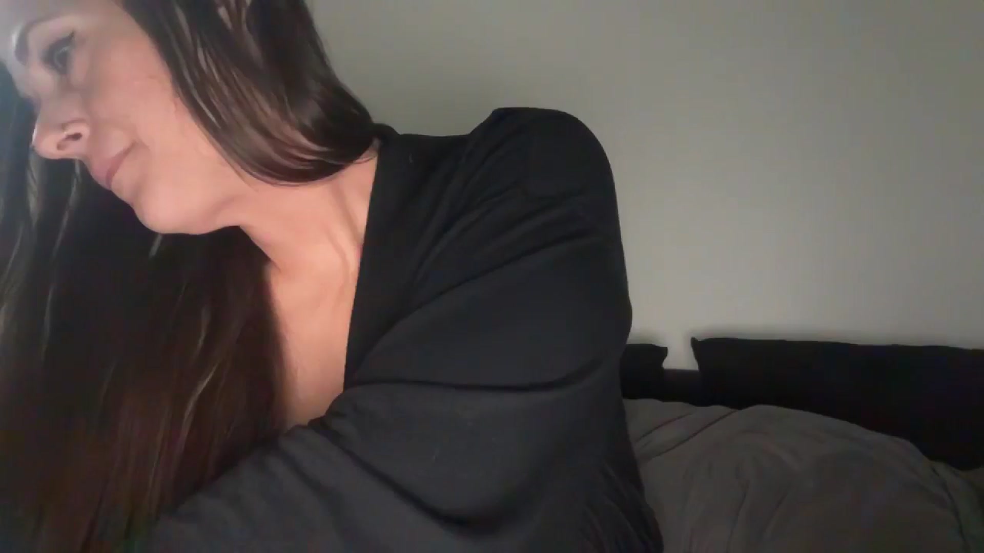 Gallery image thumbnail from AlyssaJones's myfreecams stream on, 10/12/2025, 18:50 image 11 of 20