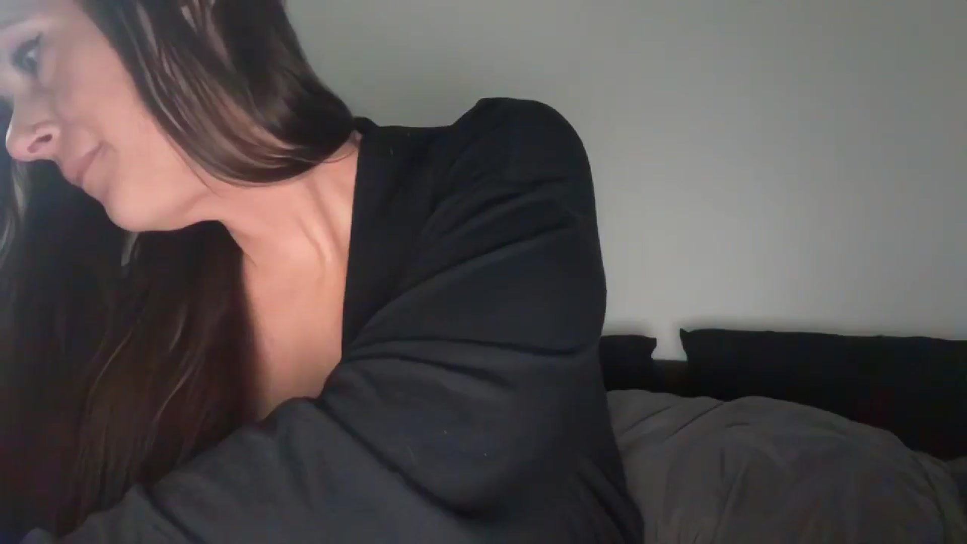 Gallery image thumbnail from AlyssaJones's myfreecams stream on, 10/12/2025, 18:50 image 13 of 20