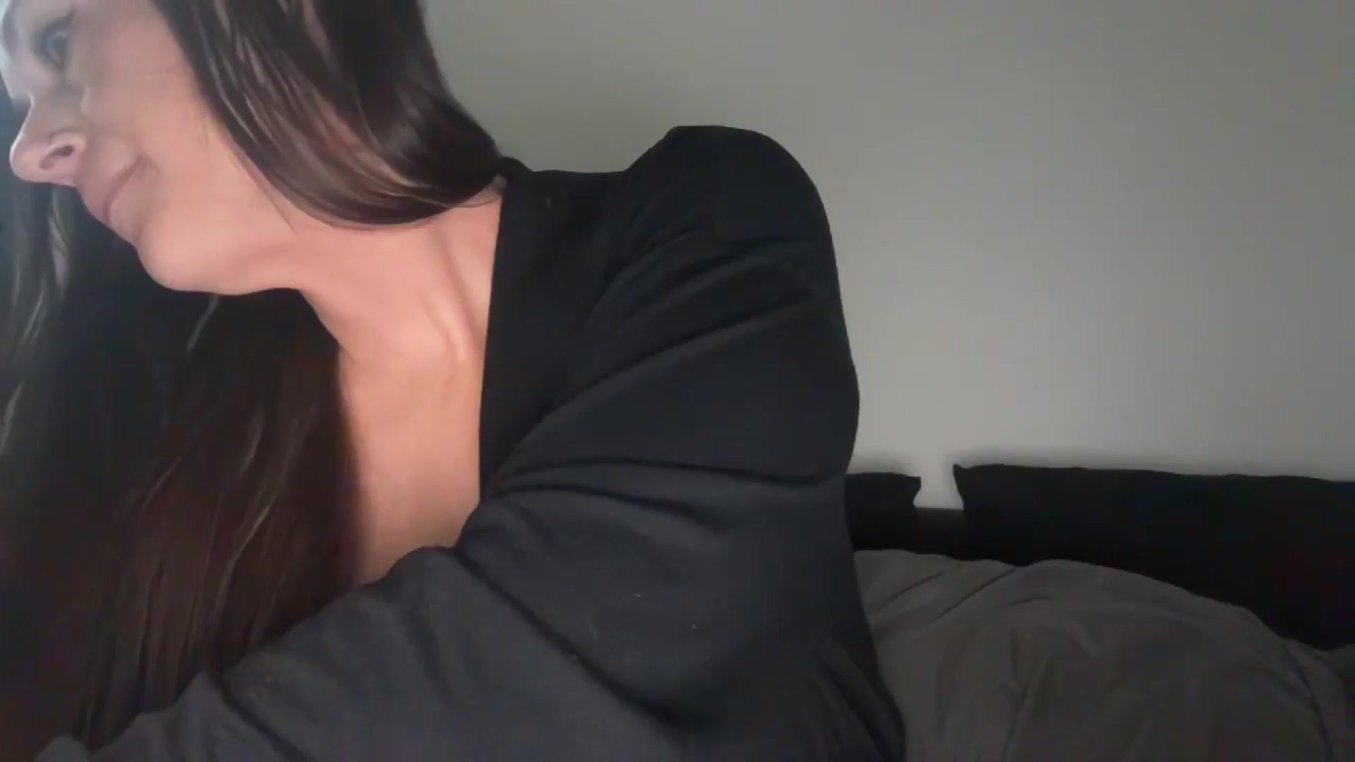 Gallery image thumbnail from AlyssaJones's myfreecams stream on, 10/12/2025, 18:50 image 12 of 20
