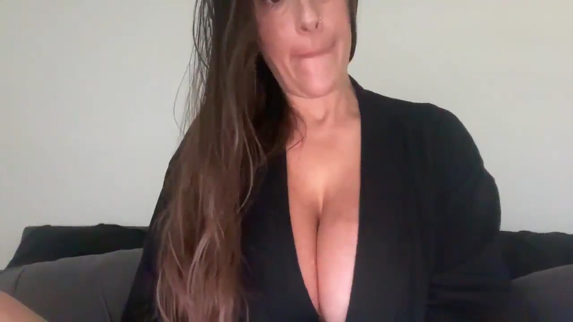 Gallery image thumbnail from AlyssaJones's myfreecams stream on, 01/14/2026, 19:17 image 2 of 20