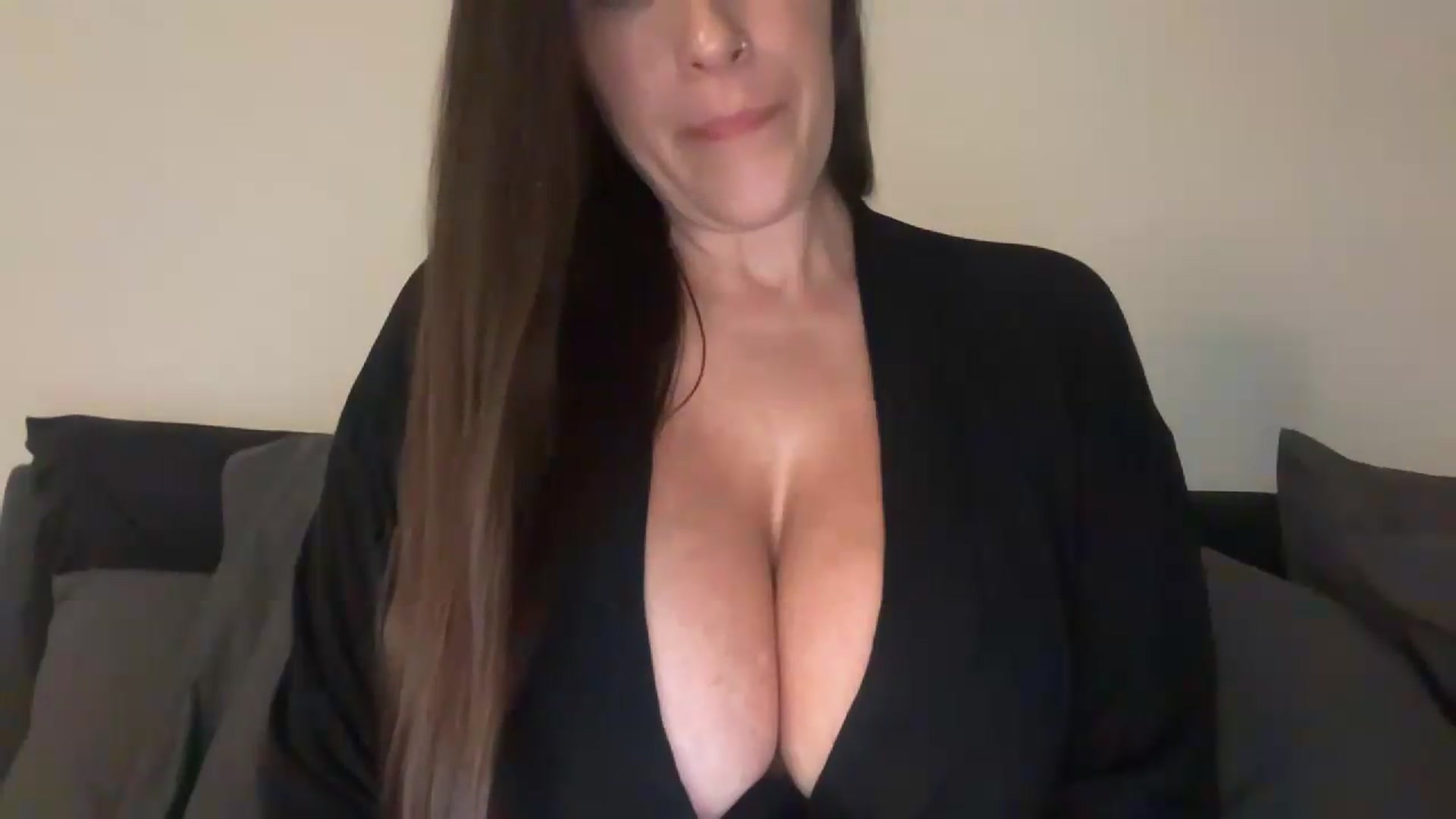 Gallery image thumbnail from AlyssaJones's myfreecams stream on, 05/18/2026, 20:39 image 11 of 20
