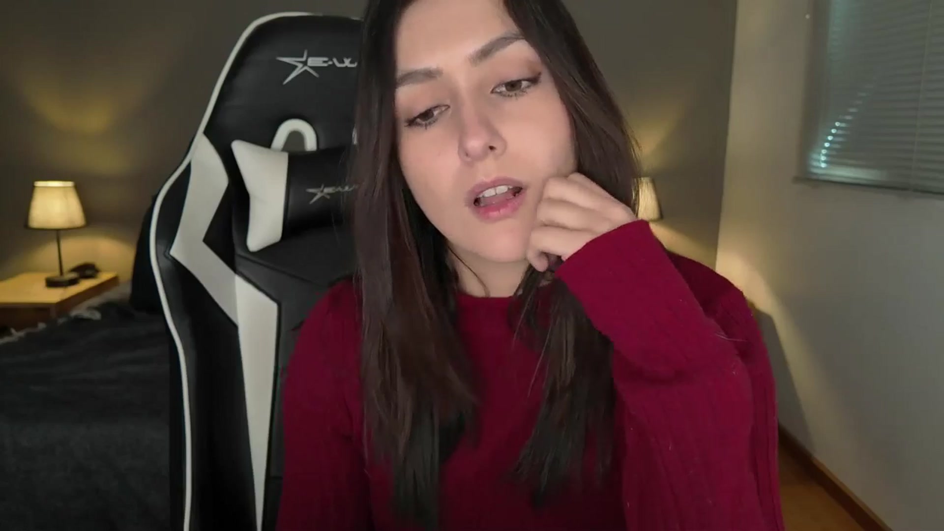Gallery image thumbnail from AlyssaM's myfreecams stream on, 08/01/2025, 16:17 image 4 of 20