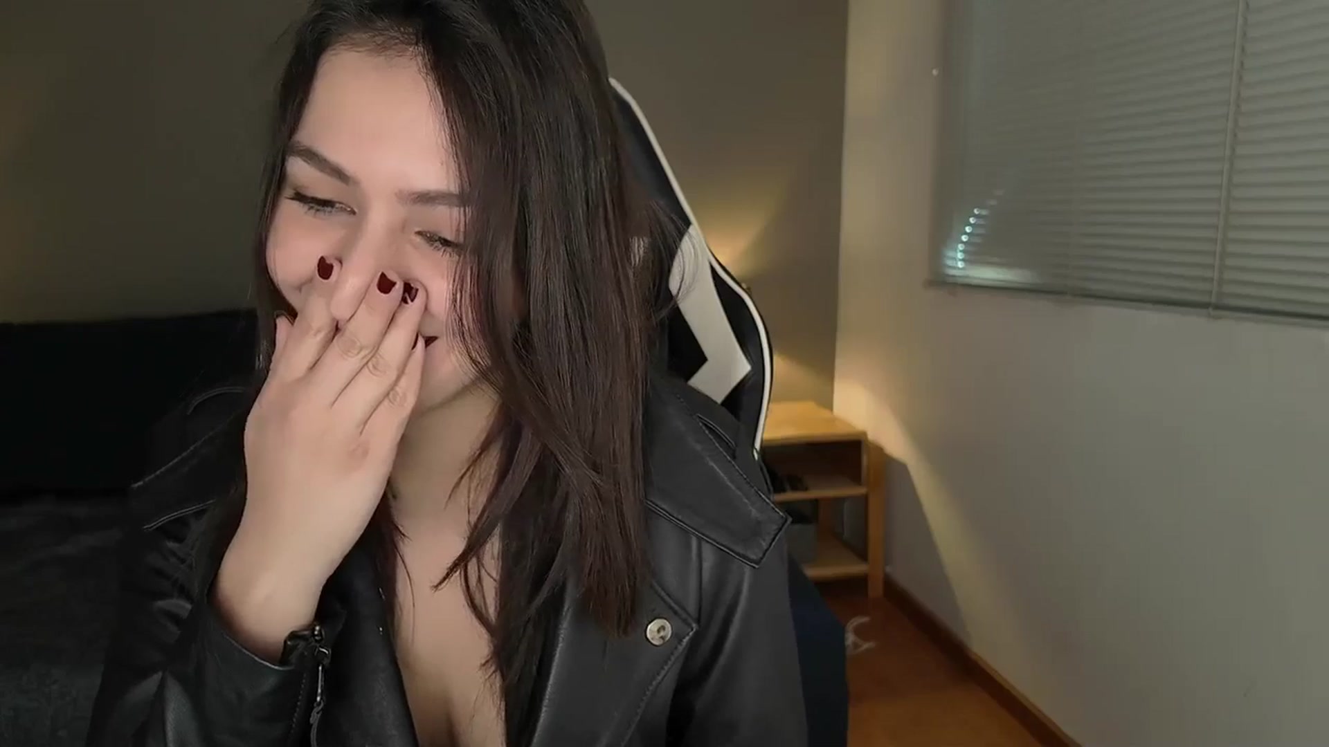Gallery image thumbnail from AlyssaM's myfreecams stream on, 08/01/2025, 17:09 image 5 of 20