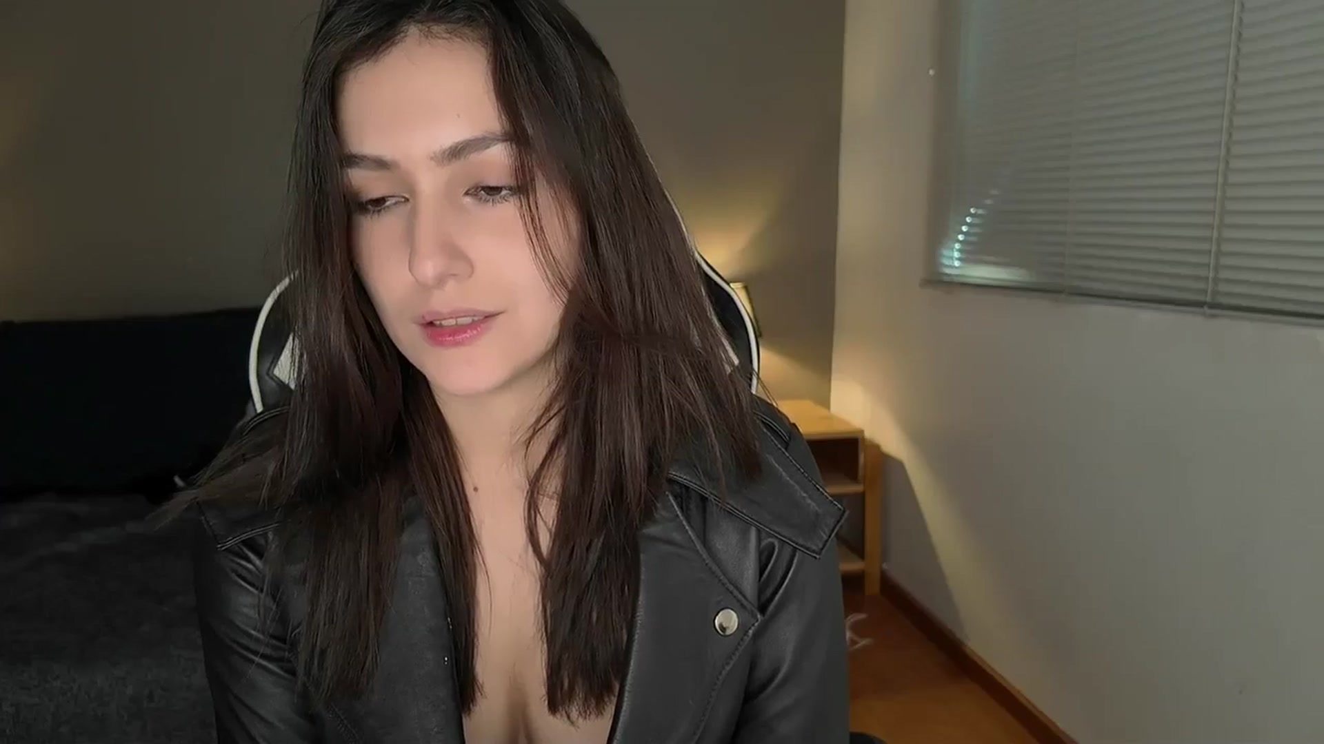 Gallery image thumbnail from AlyssaM's myfreecams stream on, 08/01/2025, 17:09 image 6 of 20