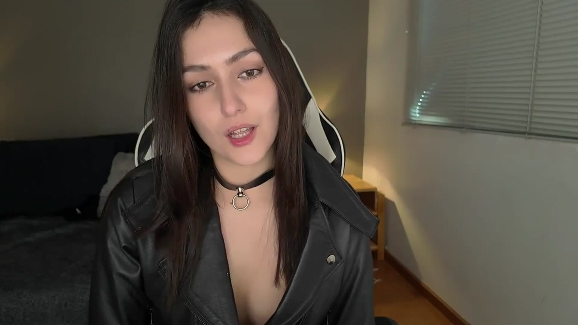 Gallery image thumbnail from AlyssaM's myfreecams stream on, 08/01/2025, 17:09 image 12 of 20